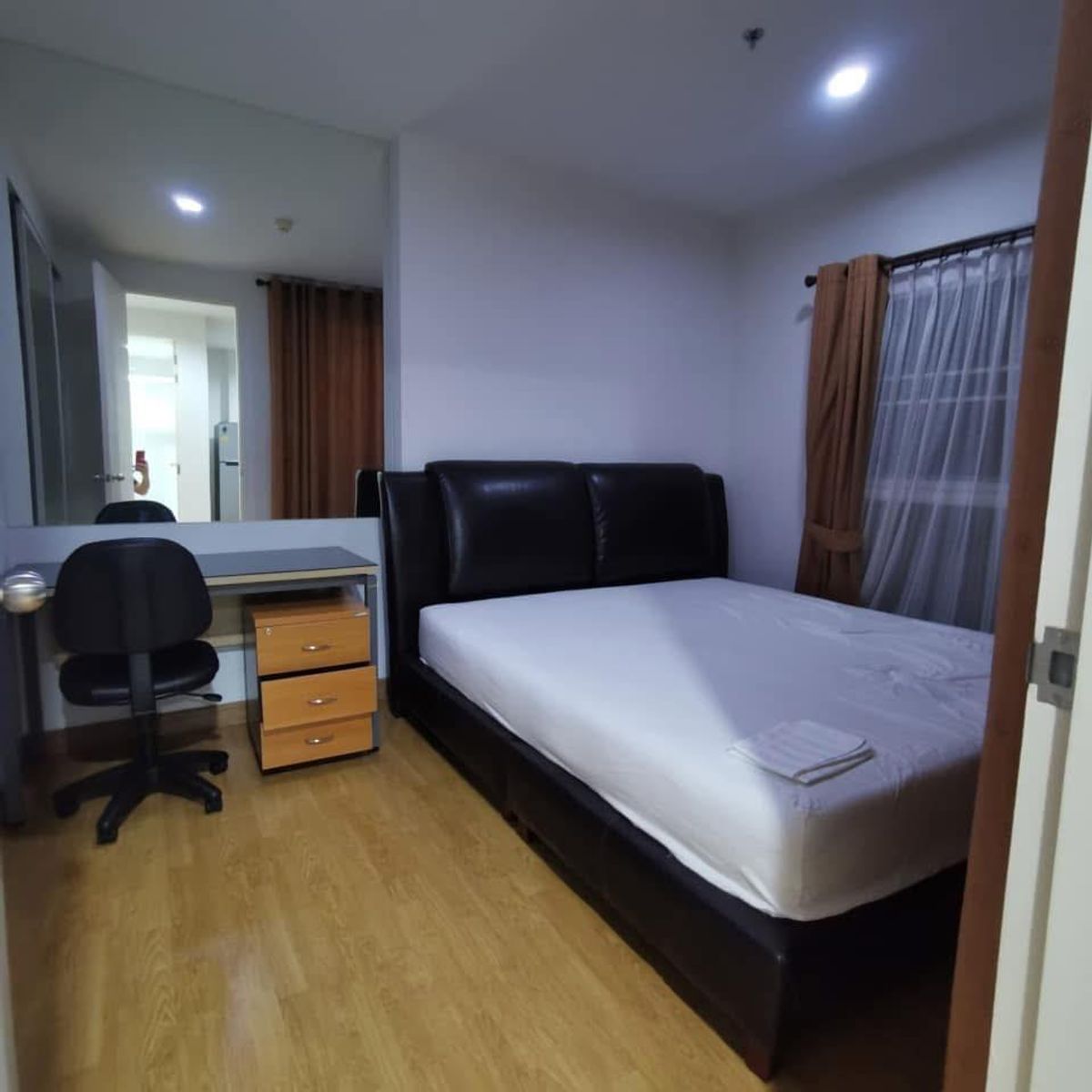 For RentCondoThaphra, Talat Phlu, Wutthakat : Rent RR302 The Parkland Grand Taksin-Sathorn. Beautiful room, complete furniture near BTS Talat Phlu, ready to be on 01/08/2025.