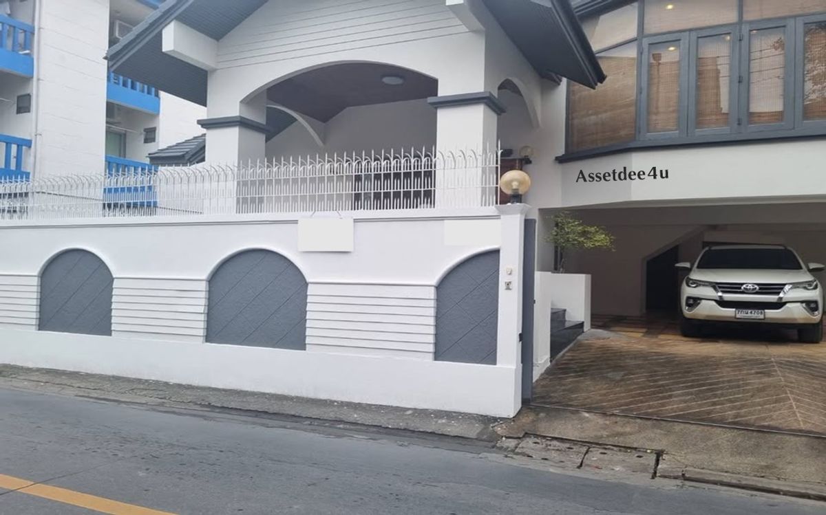 For RentHome OfficeSapankwai,Jatujak : Home Office, Senanikhom area Home Office near the AH287 BTS. For rent, home office, near BTS Senanikhom, suitable for beauty clinic near Major Ratchayothin.