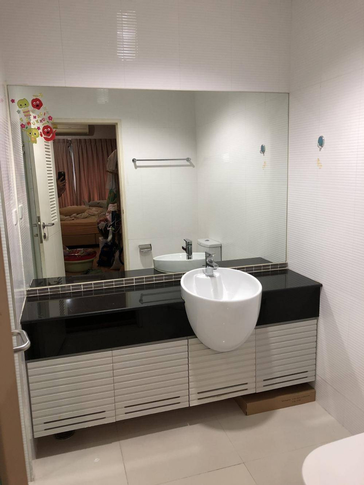 For RentCondoPattanakan, Srinakarin : Beautiful room!! Near BTS Sri Kreetha Station (Yellow Line), only 600 m.