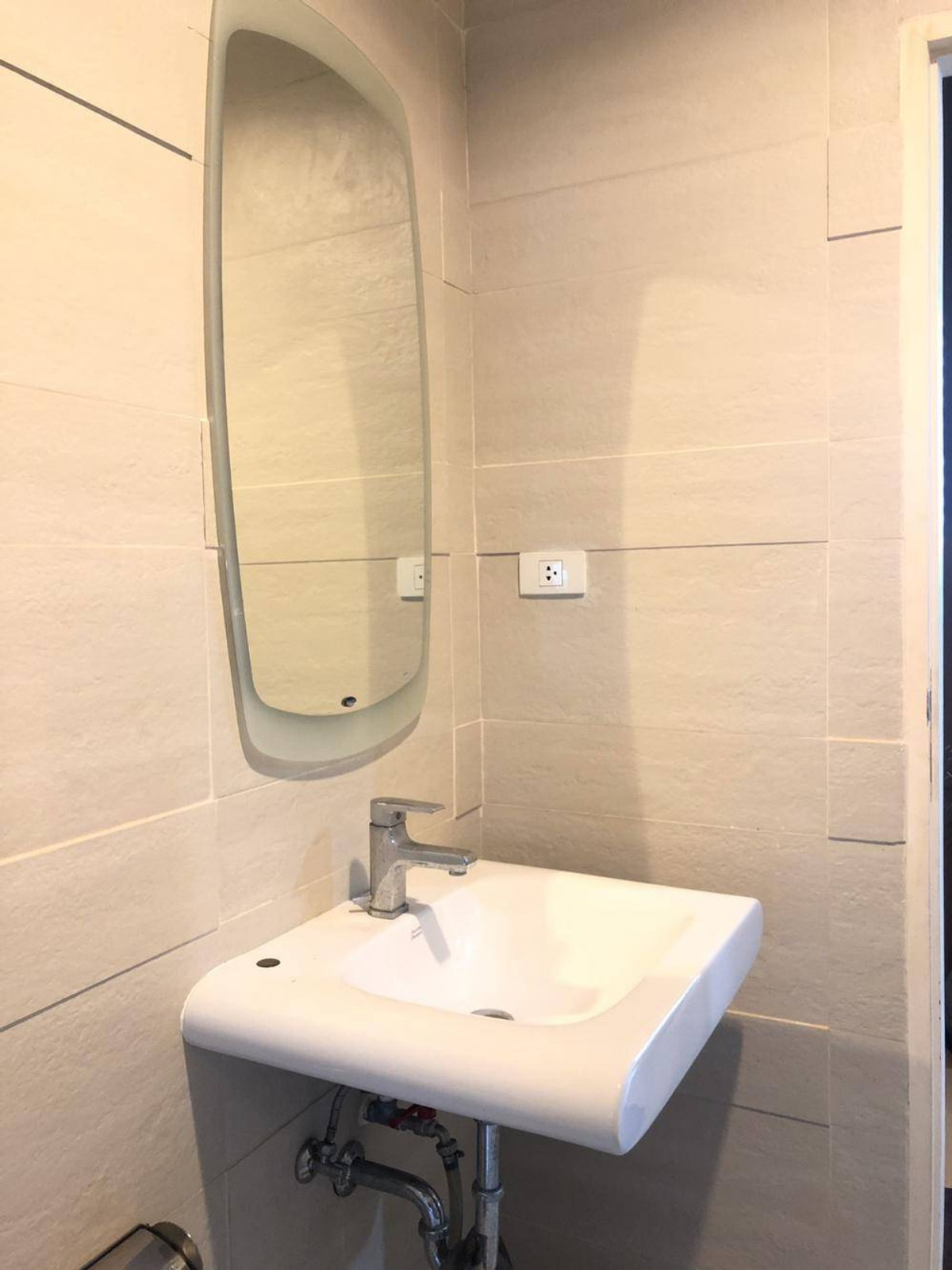 For RentCondoPattanakan, Srinakarin : Beautiful room!! Near BTS Sri Kreetha Station (Yellow Line), only 600 m.