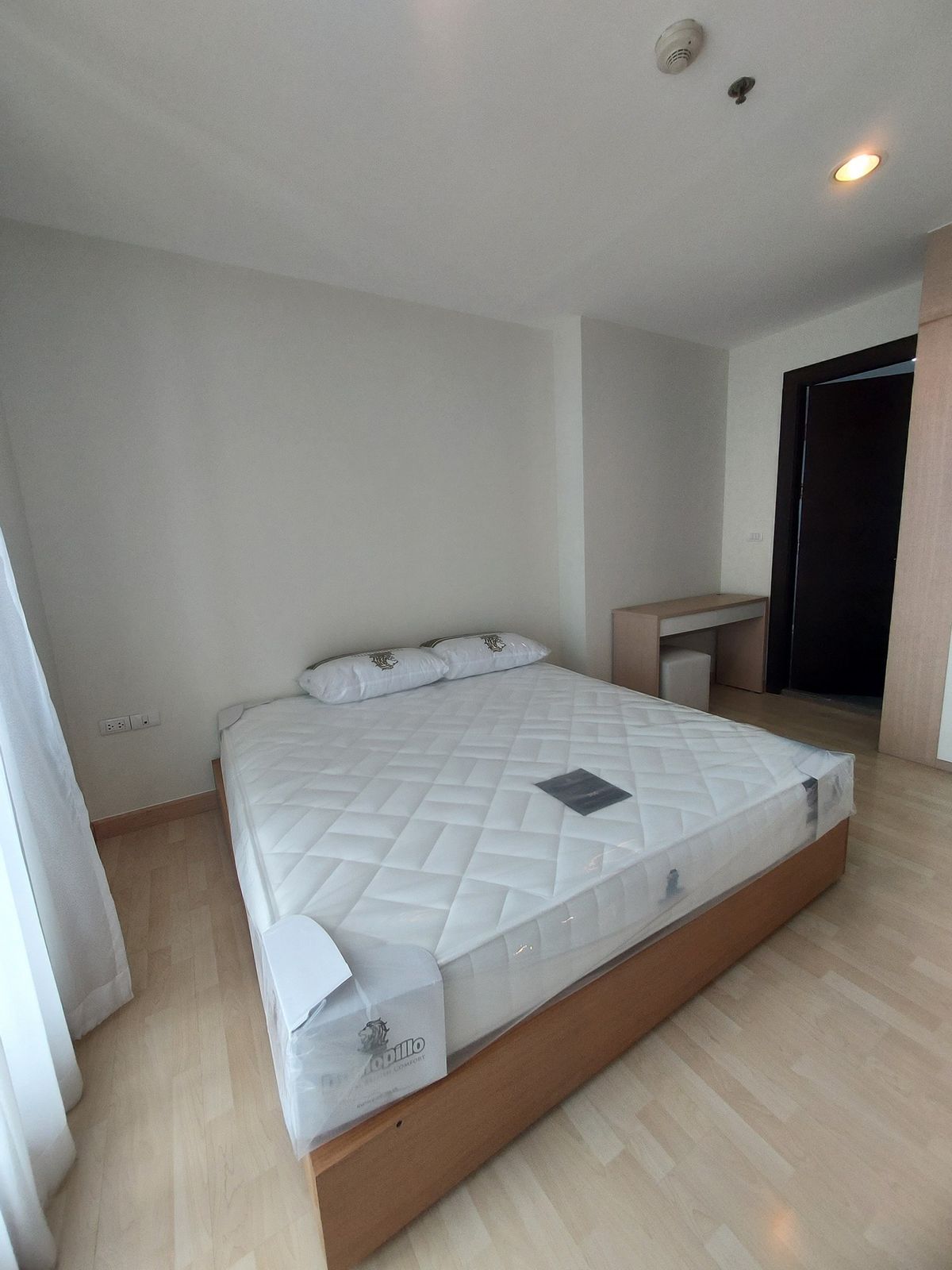 For RentCondoRatchadapisek, Huaikwang, Suttisan : Renting Ritum Ratchada, the room on the 46th floor