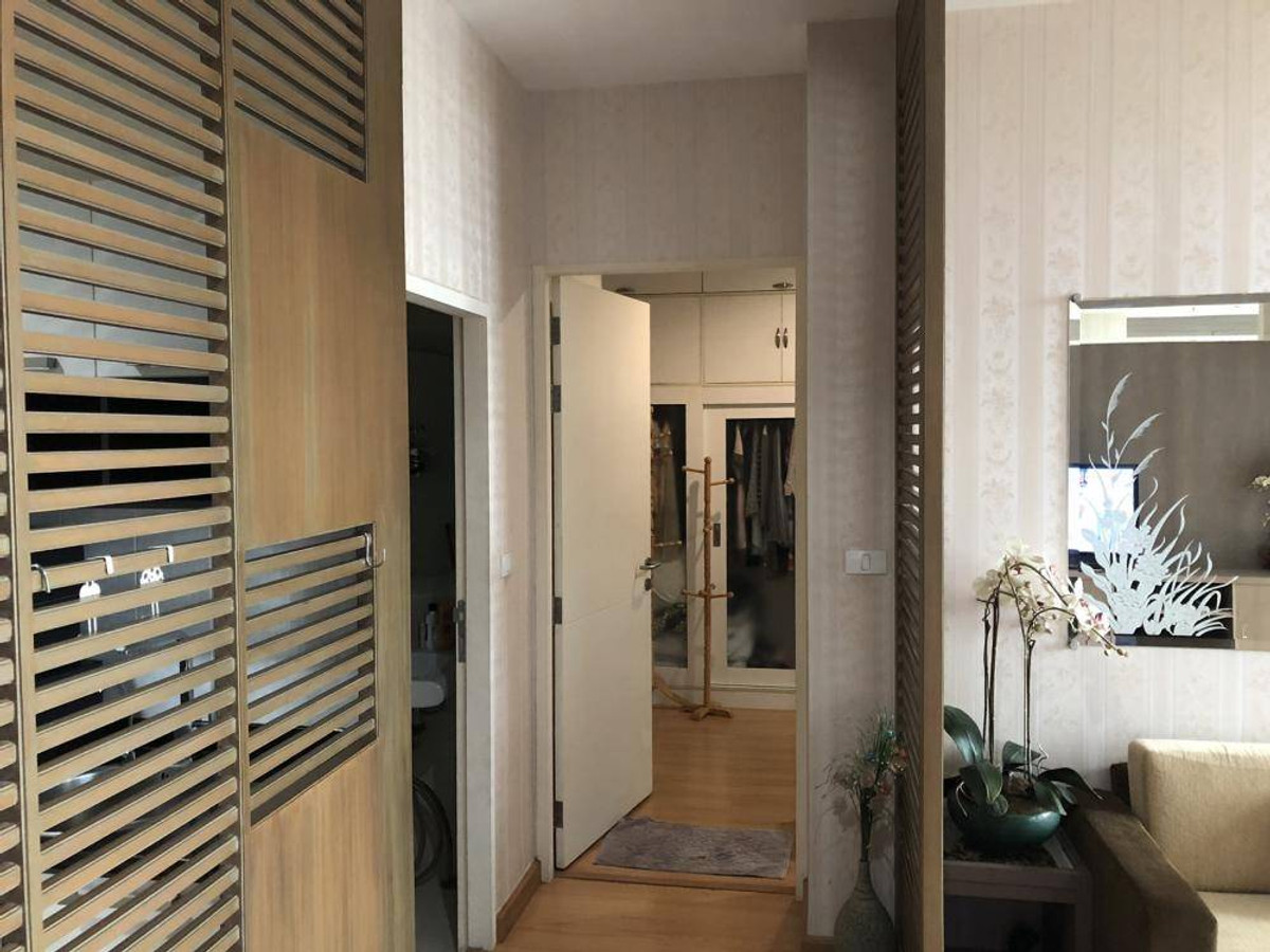 For RentCondoPattanakan, Srinakarin : Beautiful room!! Near BTS Sri Kreetha Station (Yellow Line), only 600 m.