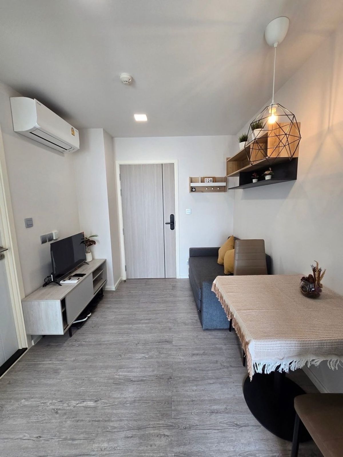 For RentCondoBangna, Bearing, Lasalle : Rent ATMOZ Tropicana Bangna Floor: 4 Building: C Room Size: 27 sq. M. Price: 12,000 baht. Nearby places: Yellow Line