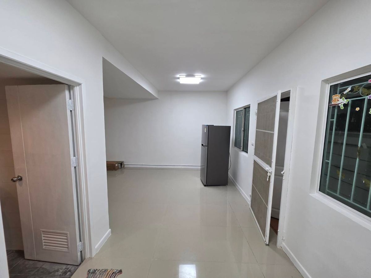 For RentTownhomeRama 2, Bang Khun Thian : Rent a Townhome, Pruksa Ville 53/2 Sakae Ngam - Rama 2, near Lotus Rama 2, just 5 minutes.