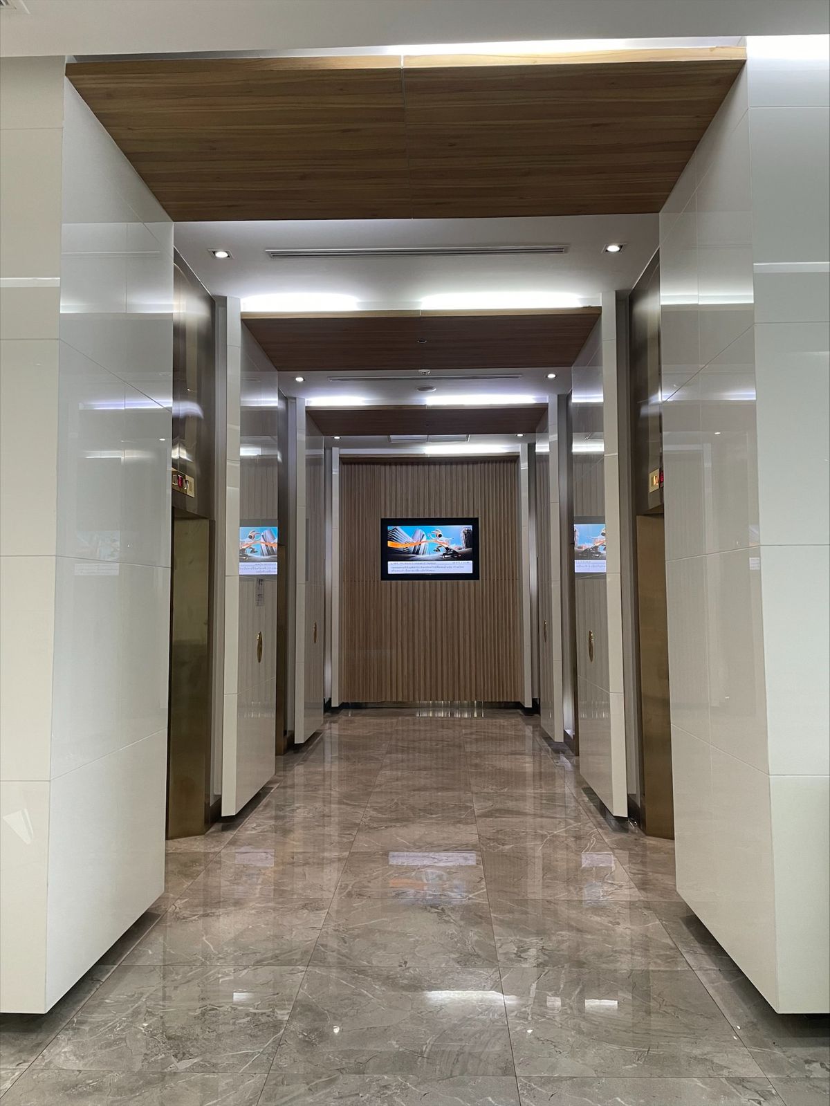 ให้เช่าสำนักงานรัชดา ห้วยขวาง : ให้เช่า พื้นที่สำนักงาน Jubilee  Prestige Tower (เลอ คองคอร์ด ทาวเวอร์) ใกล้ MRT ห้วยขวาง ชั้น 10 เนื้อที่ 102 ตร.ม. ค่าเช่า 76,500 บาท*/เดือน