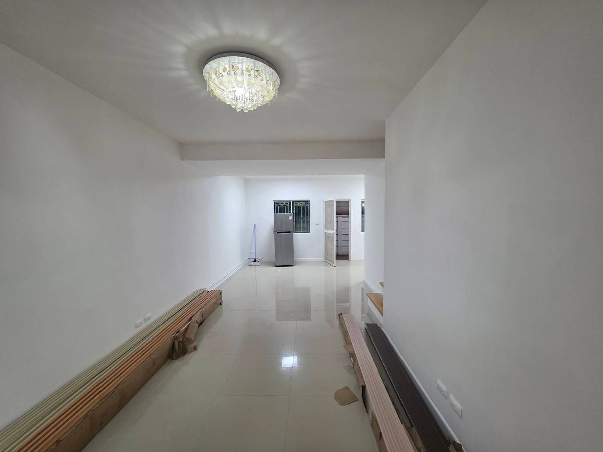 For RentTownhomeRama 2, Bang Khun Thian : Rent a Townhome, Pruksa Ville 53/2 Sakae Ngam - Rama 2, near Lotus Rama 2, just 5 minutes.