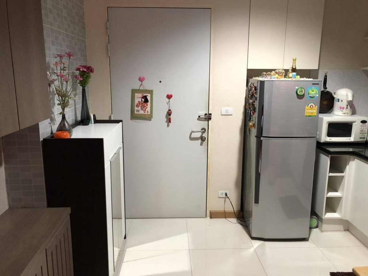 For RentCondoPattanakan, Srinakarin : Beautiful room!! Near BTS Sri Kreetha Station (Yellow Line), only 600 m.