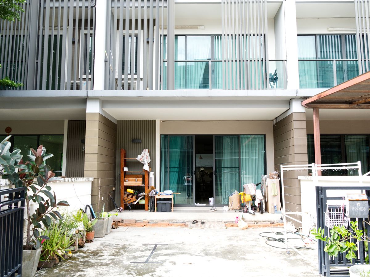 For SaleTownhomeNonthaburi, Bang Yai, Bangbuathong : Urgent sale, 3 -story townhome, Town Avenue Mirch Rattanathibet Project, the owner of the owner