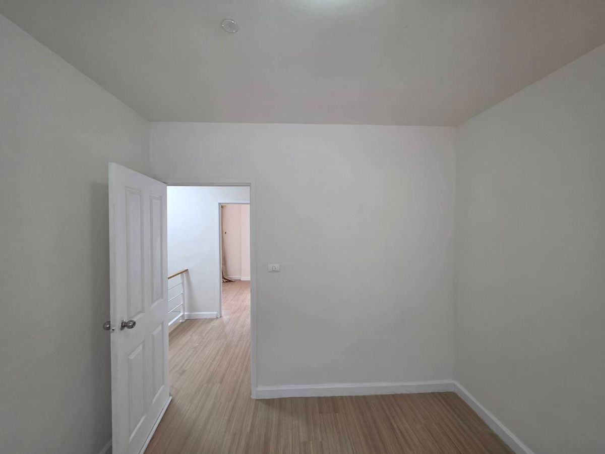 For RentTownhomeRama 2, Bang Khun Thian : Rent a Townhome, Pruksa Ville 53/2 Sakae Ngam - Rama 2, near Lotus Rama 2, just 5 minutes.