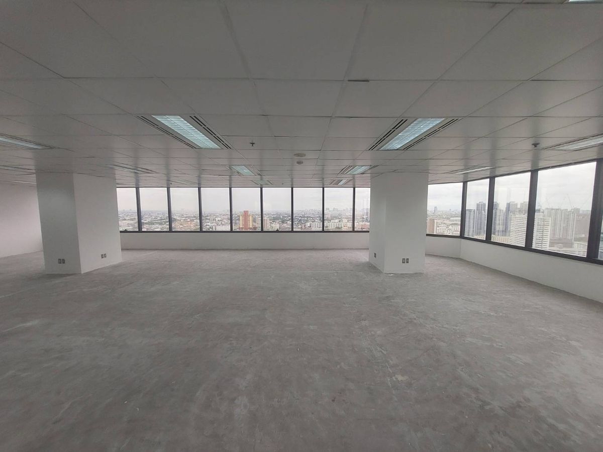 ให้เช่าสำนักงานรัชดา ห้วยขวาง : ให้เช่า พื้นที่สำนักงาน Jubilee  Prestige Tower (เลอ คองคอร์ด ทาวเวอร์) ใกล้ MRT ห้วยขวาง ชั้น 10 เนื้อที่ 102 ตร.ม. ค่าเช่า 76,500 บาท*/เดือน