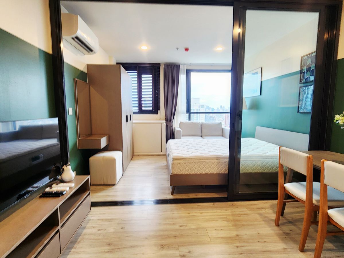 For RentCondoRatchadapisek, Huaikwang, Suttisan : XT Huai Khwang Condo for Rent, MRT, Huai Khwang View, Muang, Floor 33, complete with