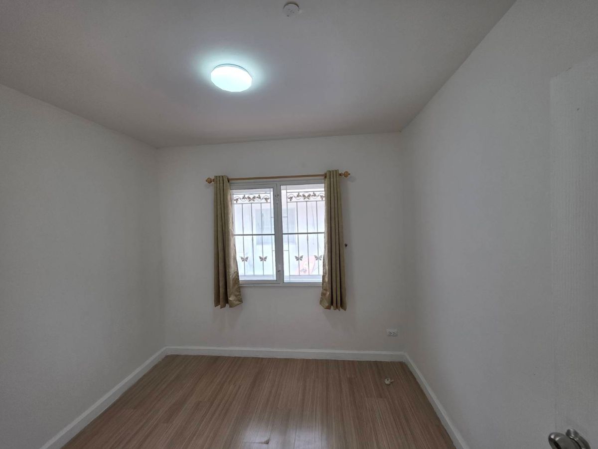 For RentTownhomeRama 2, Bang Khun Thian : Rent a Townhome, Pruksa Ville 53/2 Sakae Ngam - Rama 2, near Lotus Rama 2, just 5 minutes.