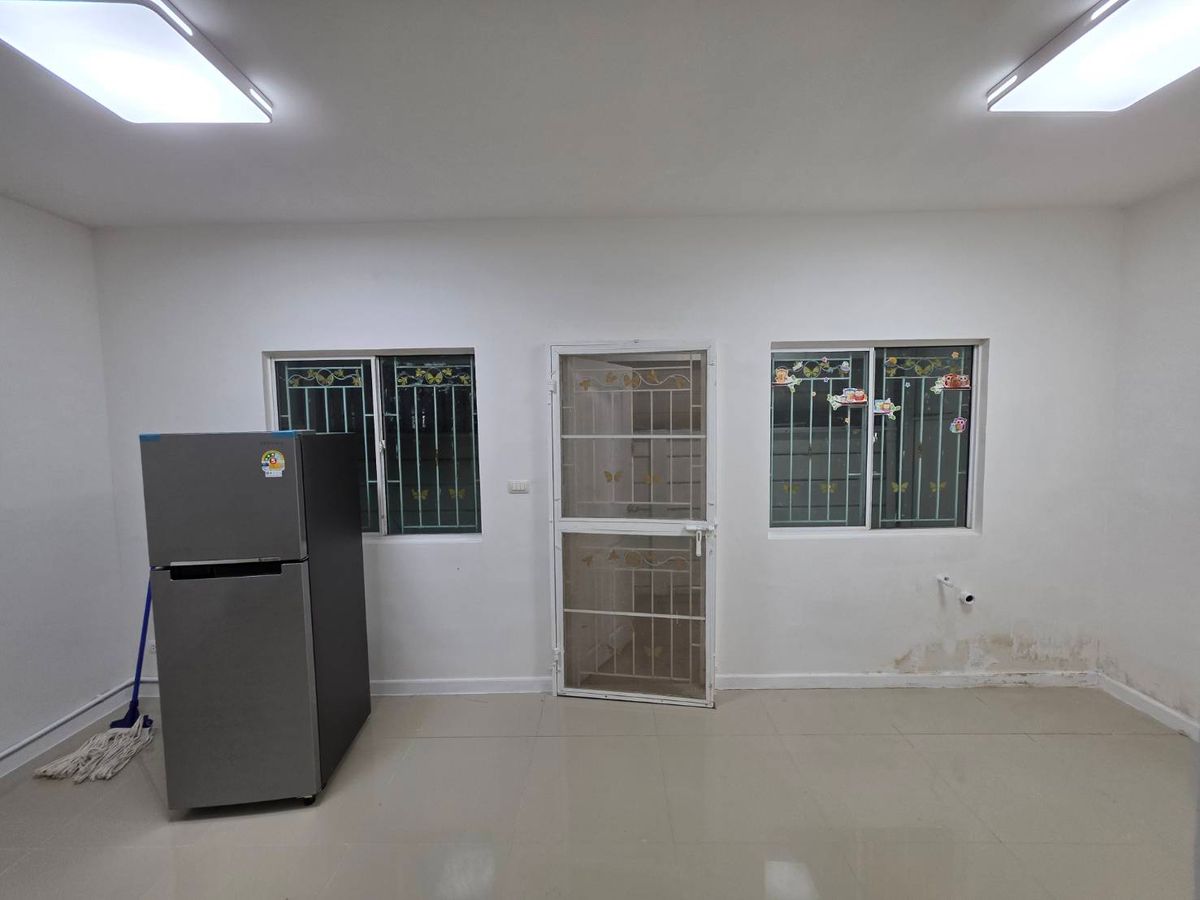 For RentTownhomeRama 2, Bang Khun Thian : Rent a Townhome, Pruksa Ville 53/2 Sakae Ngam - Rama 2, near Lotus Rama 2, just 5 minutes.