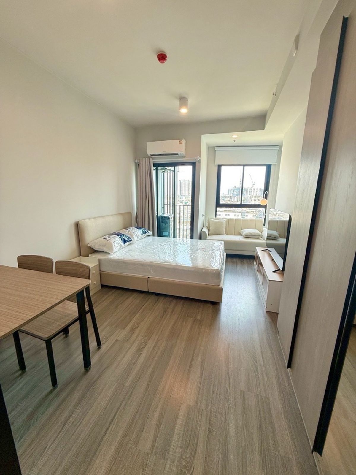 ให้เช่าคอนโดเสรีไทย-นิด้า : Ideo Ramkamheang - Lamsali station 24 sqm floor 11th 