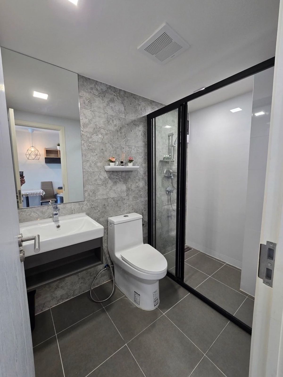 For RentCondoBangna, Bearing, Lasalle : Rent ATMOZ Tropicana Bangna Floor: 4 Building: C Room Size: 27 sq. M. Price: 12,000 baht. Nearby places: Yellow Line