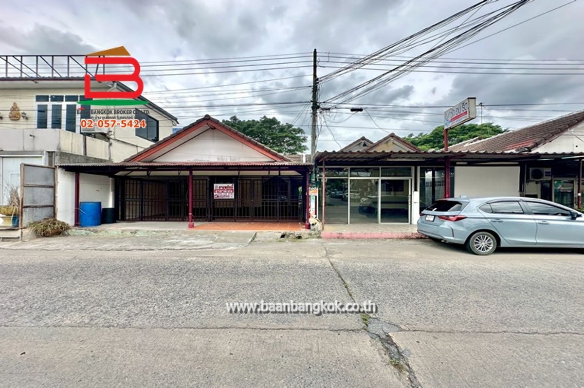 ขายบ้านปทุมธานี รังสิต ธรรมศาสตร์ : บ้านเดี่ยว หมู่บ้าน พรธิสาร 4 เนื้อที่ 32 ตรว. ถนนรังสิต-นครนายก ตำบลคลองหก อำเภอคลองหลวง จังหวัดปทุมธานี
