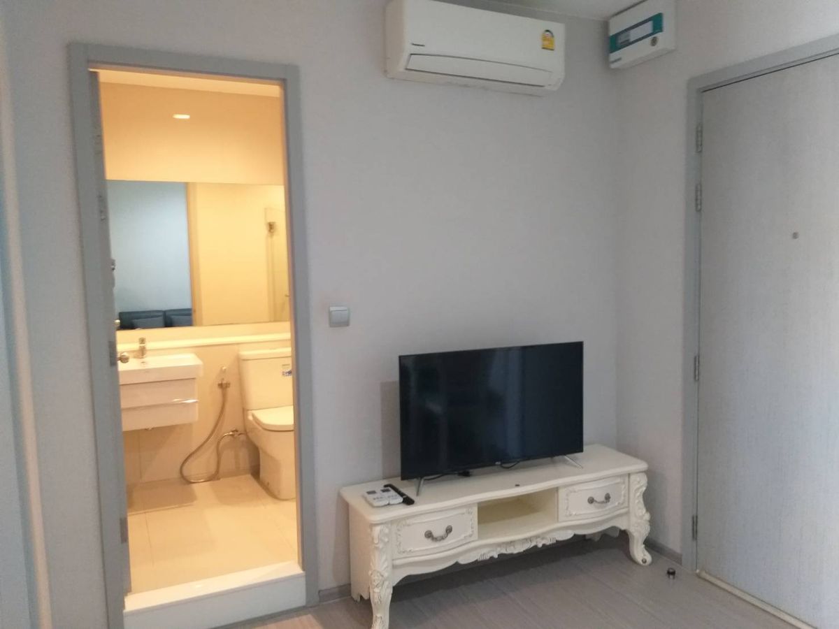 For RentCondoOnnut, Udomsuk : *** Rental of Life Sukhumvit 62 condominium 1 bedroom, 1 bathroom, 30 sq.m., floor 12, full condition, ready to stay, rent 15,000 baht/month, negotiable price.