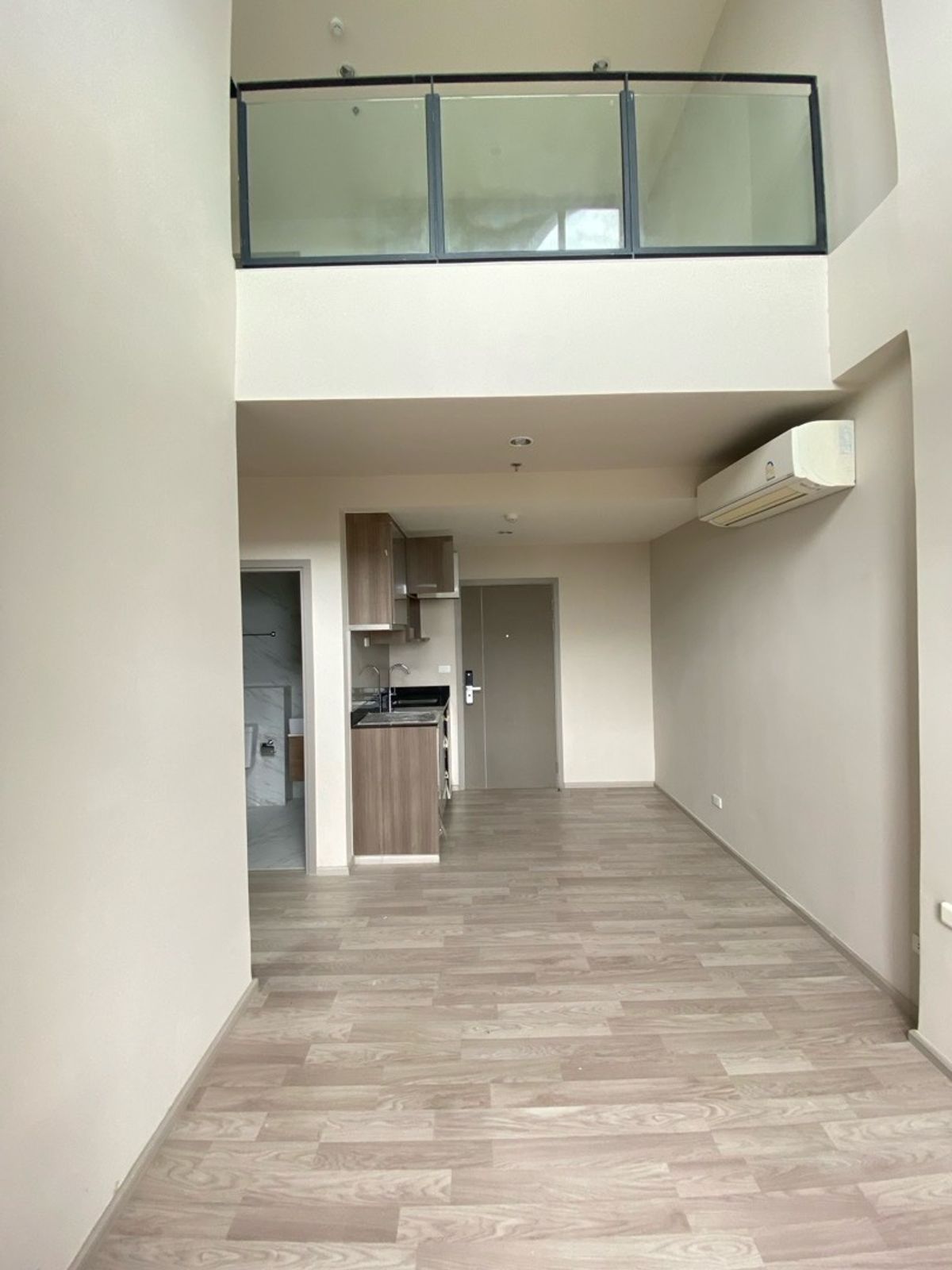 ขายคอนโดบางนา แบริ่ง ลาซาล : Ideo mobi Sukhumvit east point for sale 🔥 Duplex room 🛋️Sale : 6.09mb 
>> ห้องมือ1 โครงการ 