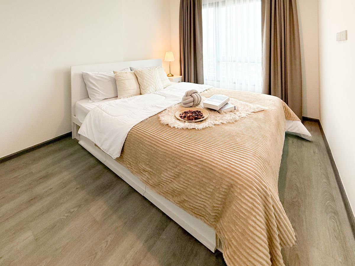 For RentCondoPattanakan, Srinakarin : Rich Park Condo Rental Triple Station The view of the building is comfortable. Near Hua Metropolitan BTS