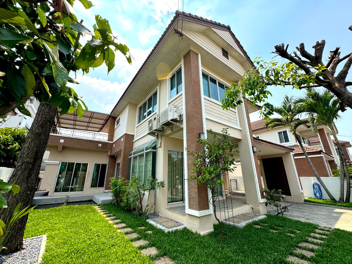 For RentHouseMin Buri, Romklao : House For Rent Spacious 2-Story Home Office with a Private Fish Pond & Breezy Balcony at Sammakorn Village, Ramkhamhaeng 112 (Near Suvarnabhumi Airport)