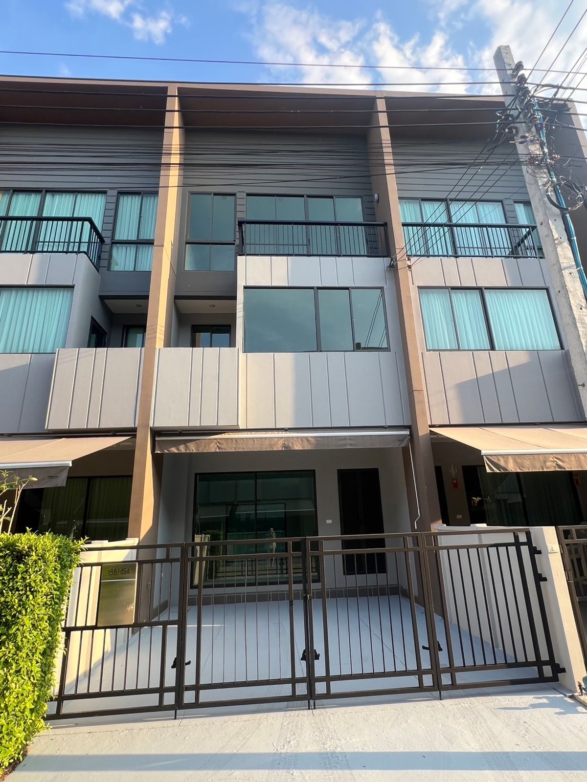 ให้เช่าทาวน์โฮมนวมินทร์ รามอินทรา : ให้เช่า ทาวน์โฮม 3 ชั้น บ้านกลางเมืองวัชรพล บ้านพร้อมอยู่ ใกล้ทางด่วนรามอินทรา