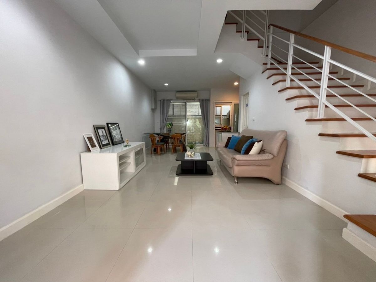 ให้เช่าทาวน์โฮมสาทร นราธิวาส : 🏠 บ้านให้เช่า – บ้าน3 ชั้น กลางกรุง สาทร (ถนนเหนือใต้) 3 ห้องนอน  3 ห้องน้ำ