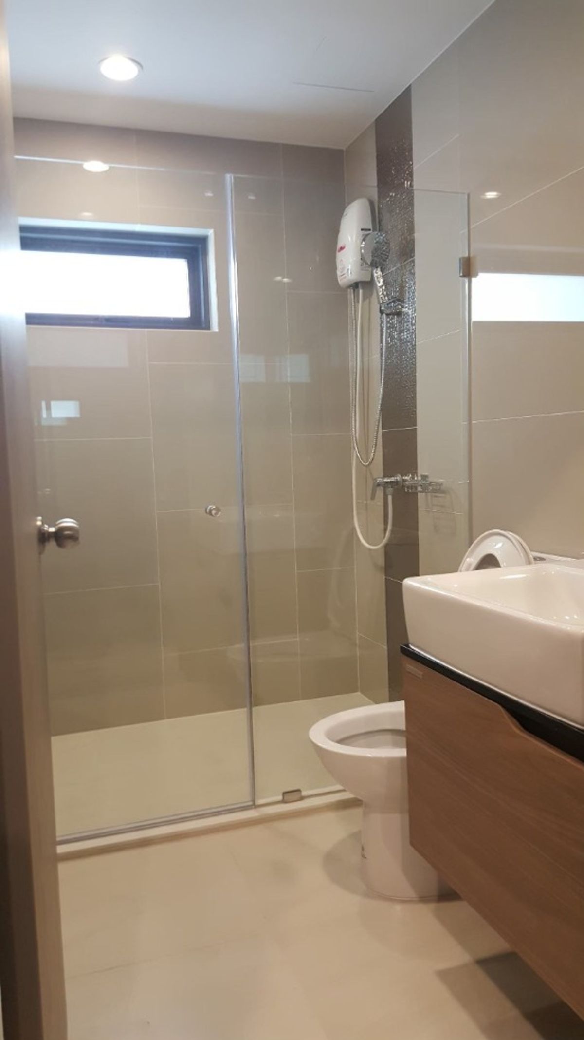 For SaleCondoThaphra, Talat Phlu, Wutthakat : 🏙️ Condo for sale, IDEO, Tha Phra, Interchange, Studio room, complete swimming pool, ready! 📍 Ideo Thapra Interchange (Ideo Tha Phra Interchange) 🚆 Near MRT Tha Phra, Interchange only 100 meters, easy to travel to the city, easy to enter the city, near Sa