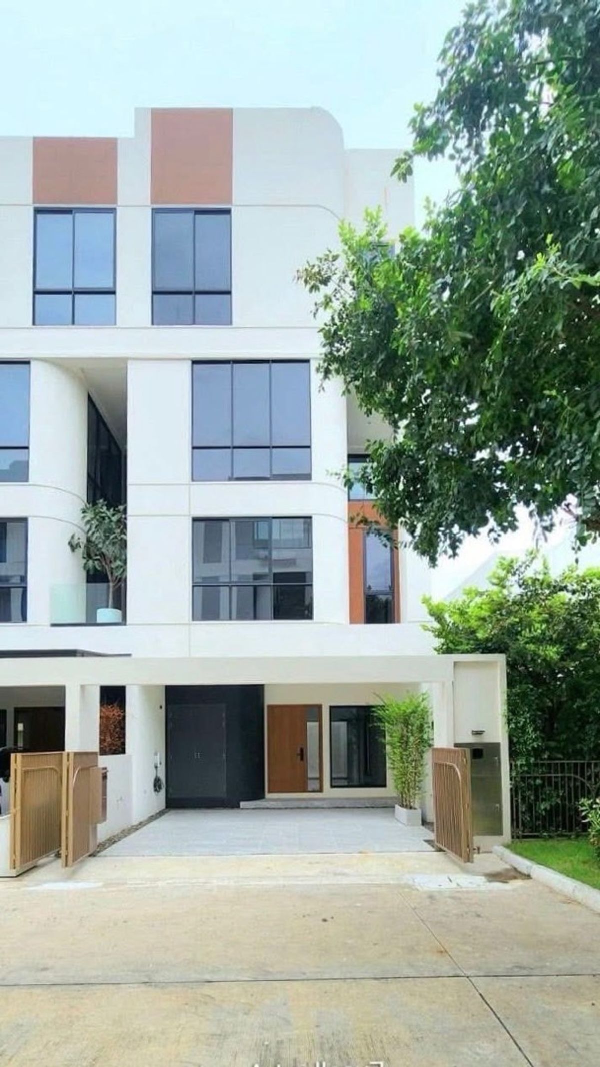 For SaleTownhomeRama3 (Riverside),Satupadit : 🔥 Selling loss 𝟏𝟗.𝟗 million 🔥 Luxury townhome ** after the corner ** from Sansiri 𝐃𝐄𝐌𝐈 𝟒𝟗 𝟒𝟗 | Dami Sathu 𝟒𝟗 𝟒𝟗 𝟑 𝟑 𝟑 𝟑 𝟑 𝟑 𝟑 𝟑 𝟑 𝟑 - Sathu Pradit near 𝐊𝐢𝐧𝐠’𝐬 𝐂𝐨𝐥𝐥𝐞𝐠𝐞 𝐁𝐚𝐧𝐠𝐤𝐨𝐤