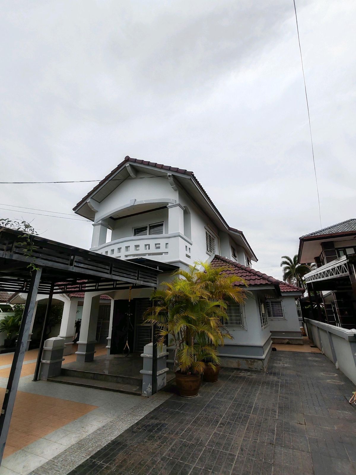 ขายบ้านโคราช นครราชสีมา : ขายถูก ทำเลดี บ้านเดี่ยว 2 ชั้น หมู่บ้านศรีปลาทอง, ทางไปจอหอ ใกล้ Central Korat