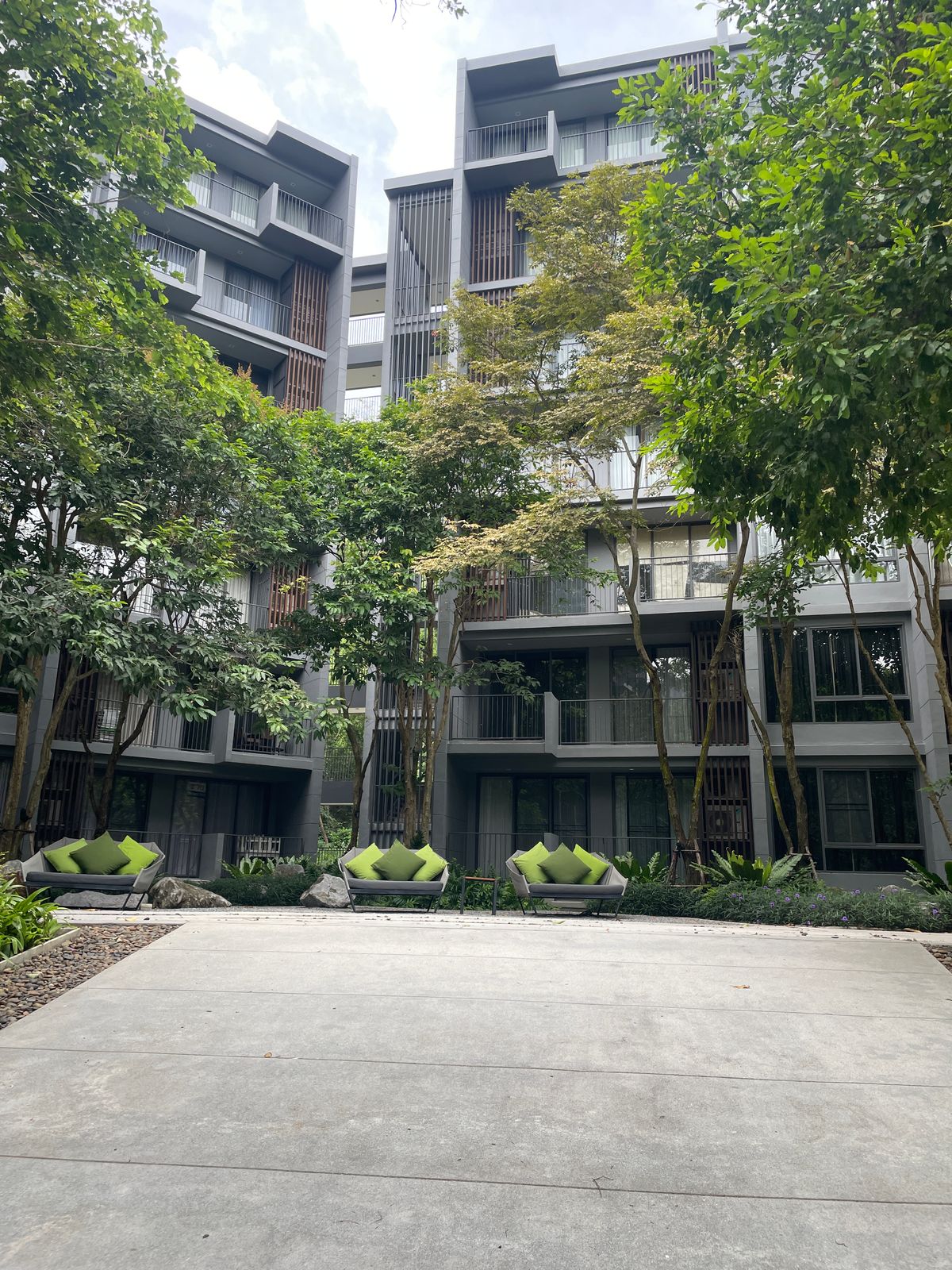 ขายคอนโดปากช่อง เขาใหญ่ : คอนโดหรู ห้องมุม ติดถนนใหญ่ อ.ปากช่อง เดินทางสะดวก