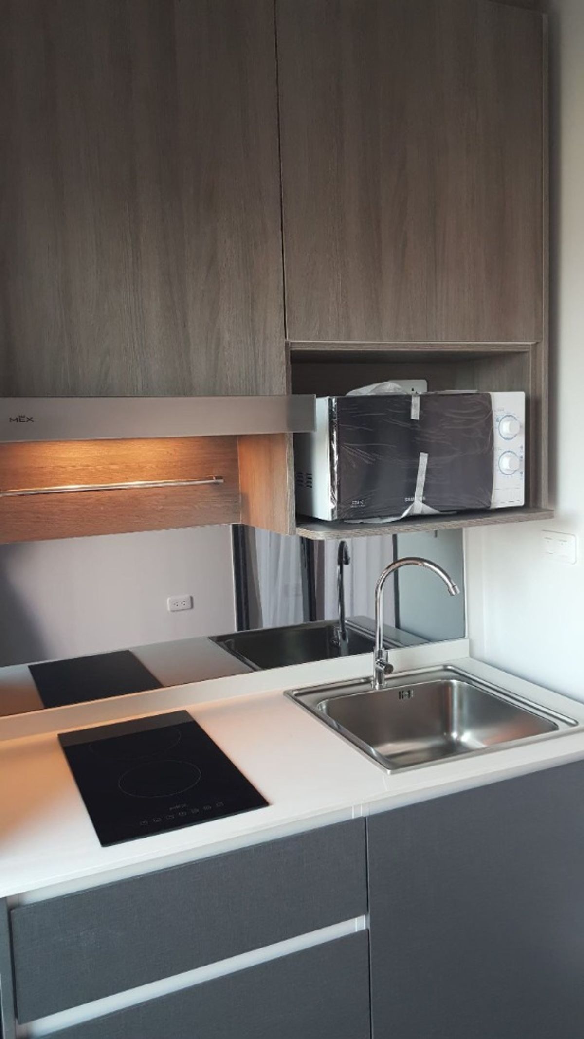 For SaleCondoThaphra, Talat Phlu, Wutthakat : 🏙️ Condo for sale, IDEO, Tha Phra, Interchange, Studio room, complete swimming pool, ready! 📍 Ideo Thapra Interchange (Ideo Tha Phra Interchange) 🚆 Near MRT Tha Phra, Interchange only 100 meters, easy to travel to the city, easy to enter the city, near Sa