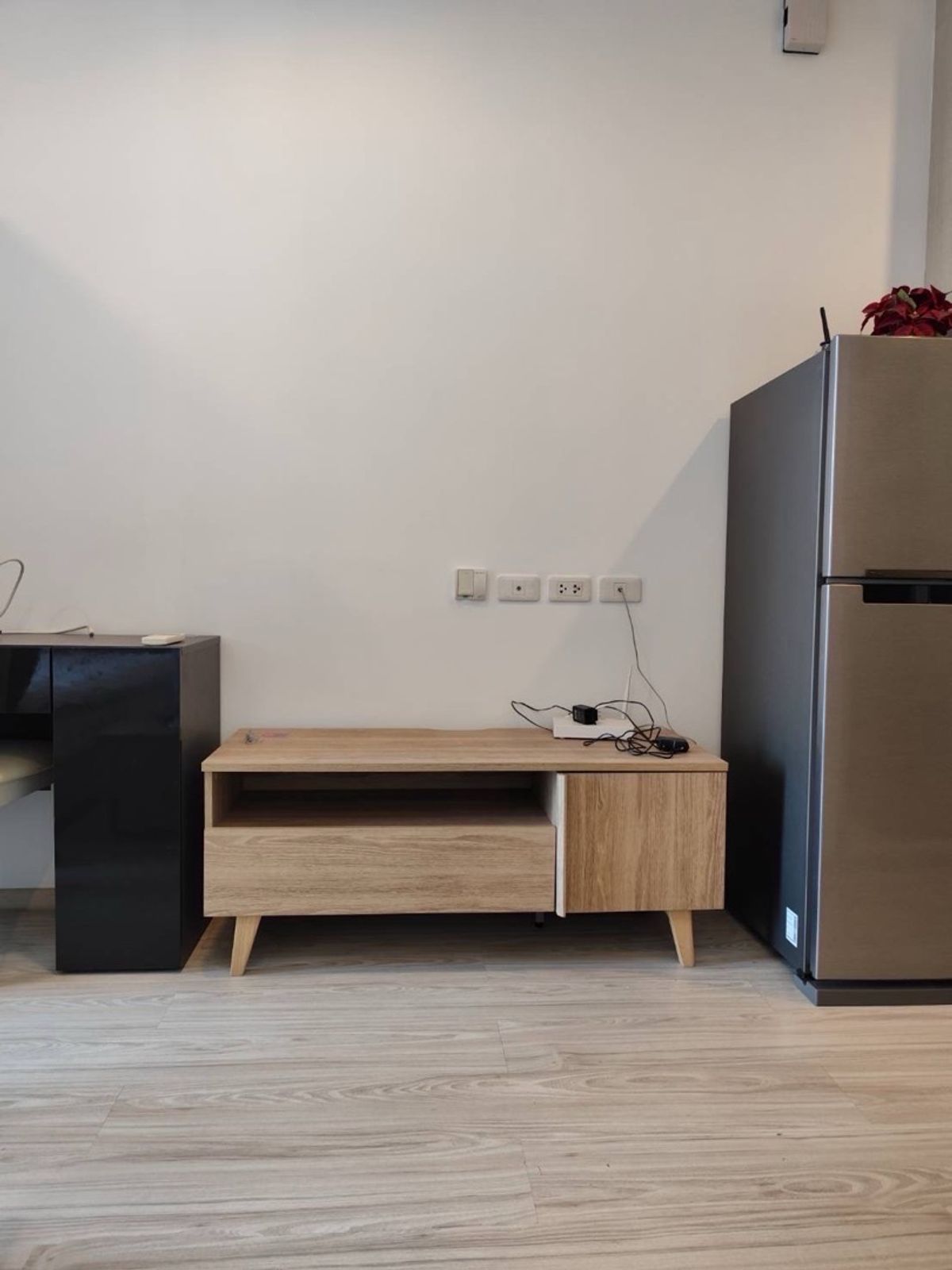 ให้เช่าคอนโดบางนา แบริ่ง ลาซาล : 💥Hot for Rent!! Ideo Mobi Suk Eastgate Studio 22sq.m only 10,000 THB/month minimum 1 yr lease, Fully Furnished close to BTS Bangna 250m. pls add for more info. Id line: donly@2530 