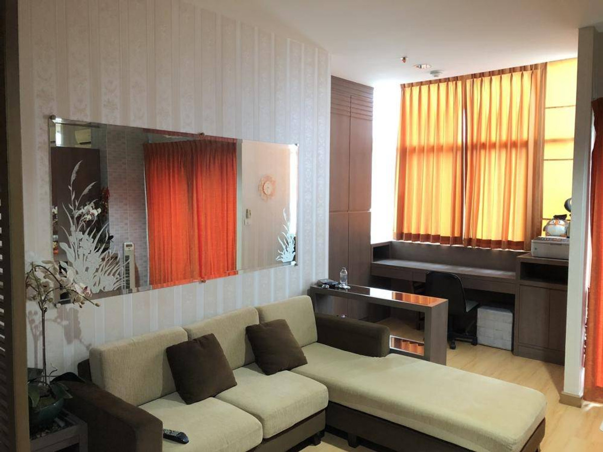 For RentCondoPattanakan, Srinakarin : Beautiful room!! Near BTS Sri Kreetha Station (Yellow Line), only 600 m.