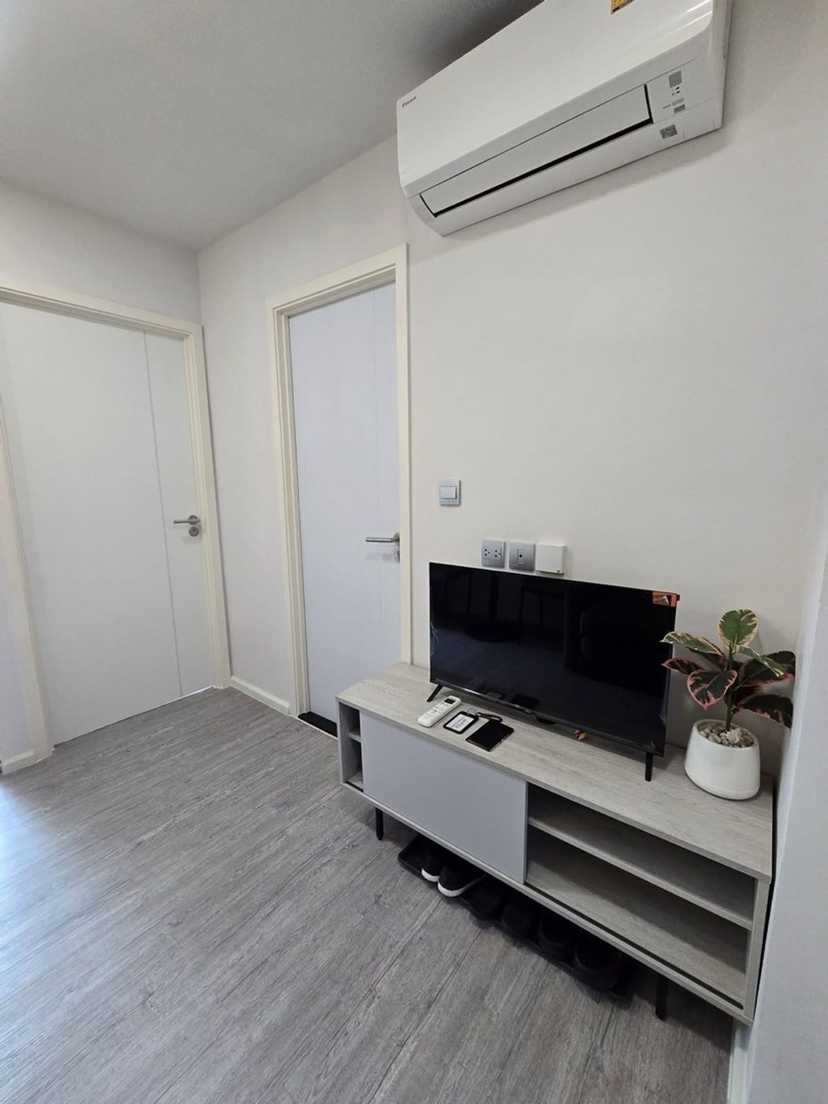 For RentCondoBangna, Bearing, Lasalle : Rent ATMOZ Tropicana Bangna Floor: 4 Building: C Room Size: 27 sq. M. Price: 12,000 baht. Nearby places: Yellow Line