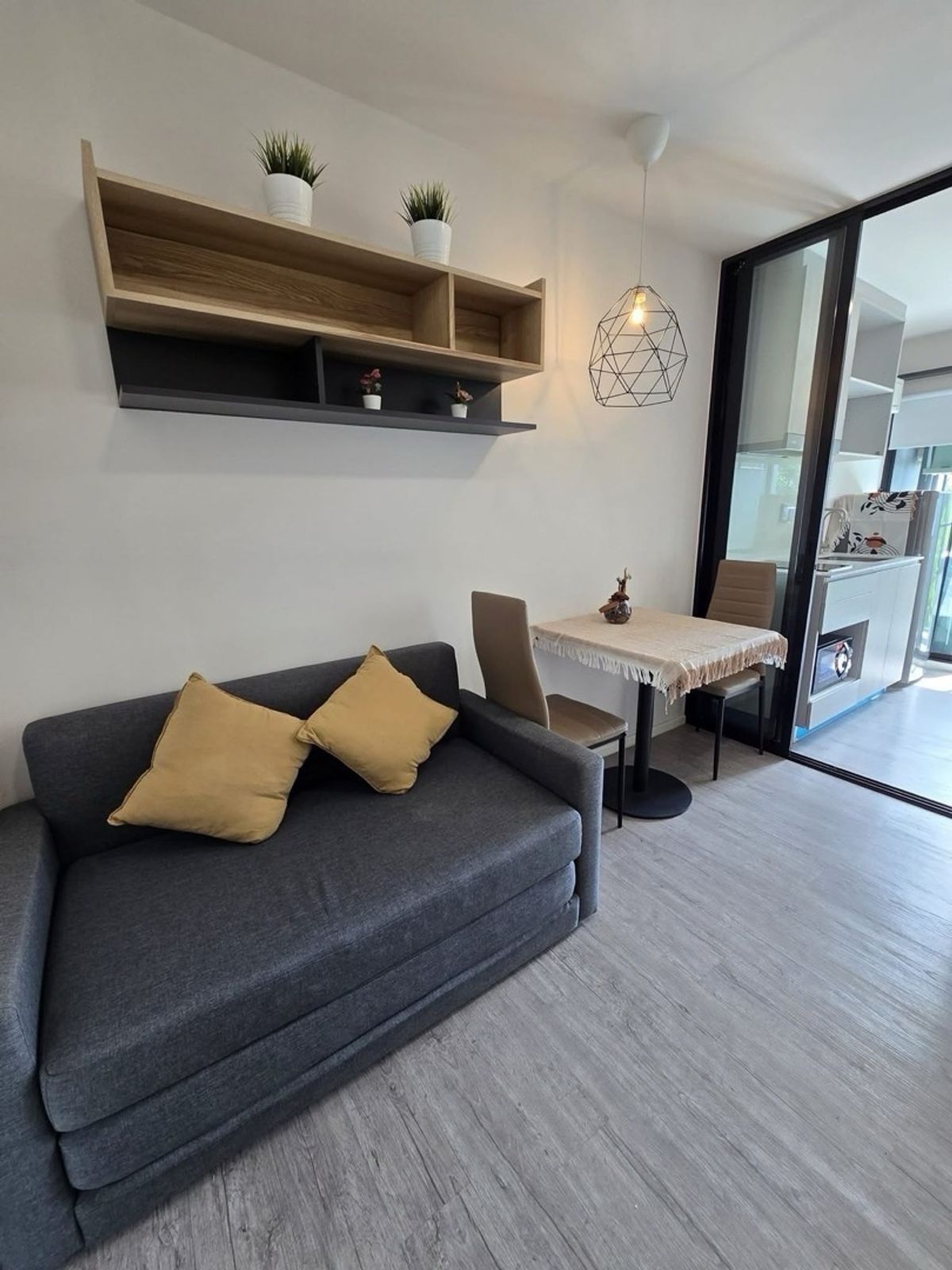 For RentCondoBangna, Bearing, Lasalle : Rent ATMOZ Tropicana Bangna Floor: 4 Building: C Room Size: 27 sq. M. Price: 12,000 baht. Nearby places: Yellow Line