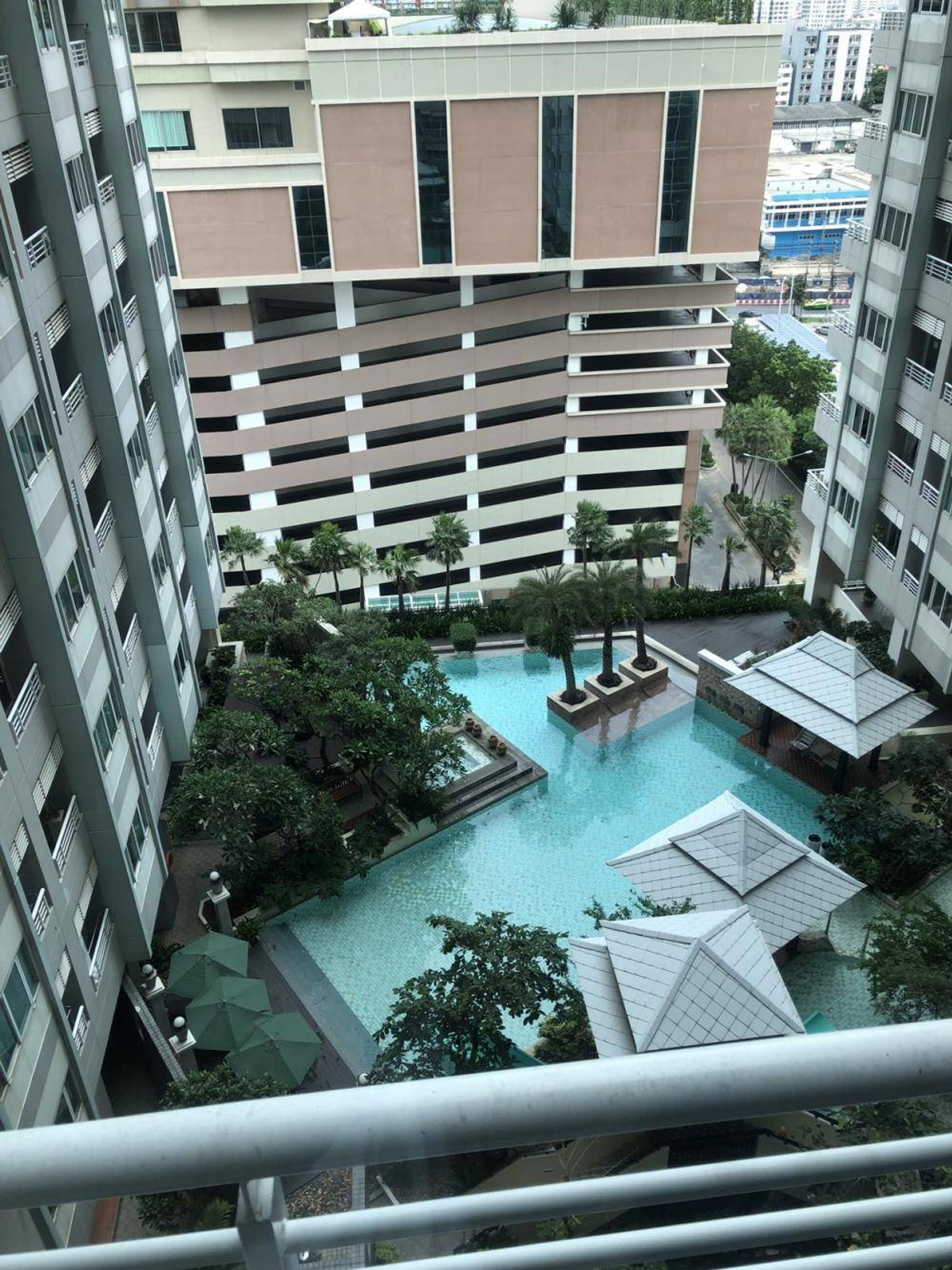 For RentCondoPattanakan, Srinakarin : Beautiful room!! Near BTS Sri Kreetha Station (Yellow Line), only 600 m.