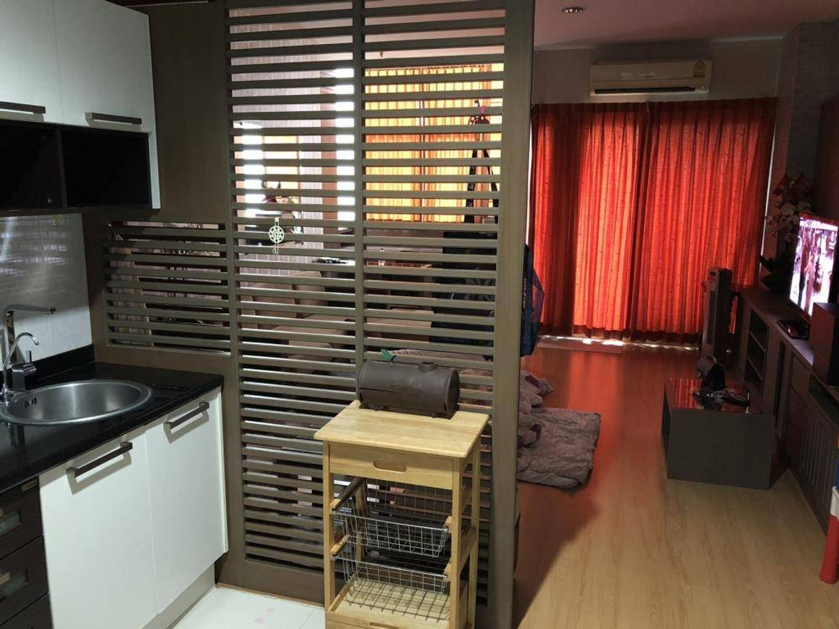 For RentCondoPattanakan, Srinakarin : Beautiful room!! Near BTS Sri Kreetha Station (Yellow Line), only 600 m.