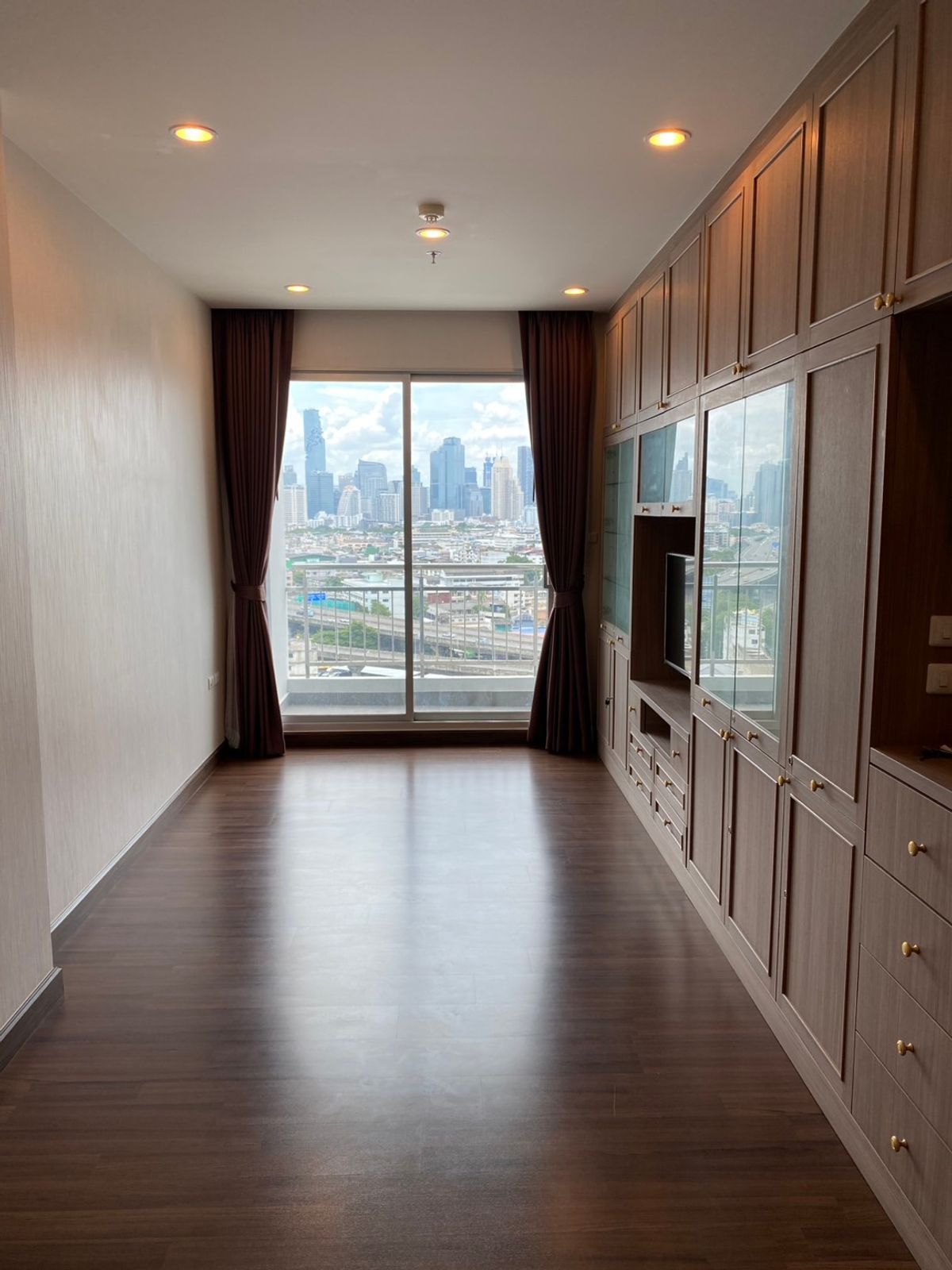ขายคอนโดสาทร นราธิวาส : ขาย คอนโด Supalai Lite Sathorn-Charoenrat