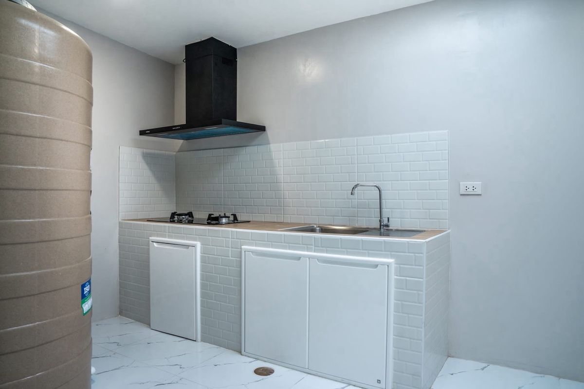 ขายทาวน์โฮมสุขุมวิท อโศก ทองหล่อ : 📢👇 ราคาดีที่อยู่ใจกลางเมืองทาวน์โฮม 4 ชั้น รีโนเวทใหม่ สไตล์ Modern ใกล้เอกมัย ทองหล่อ Rooftop สำหรับพักผ่อนหรือจัดปาร์ตี้วิวเมือง เดินทางสะดวก เข้าออกได้หลายเส้นทาง