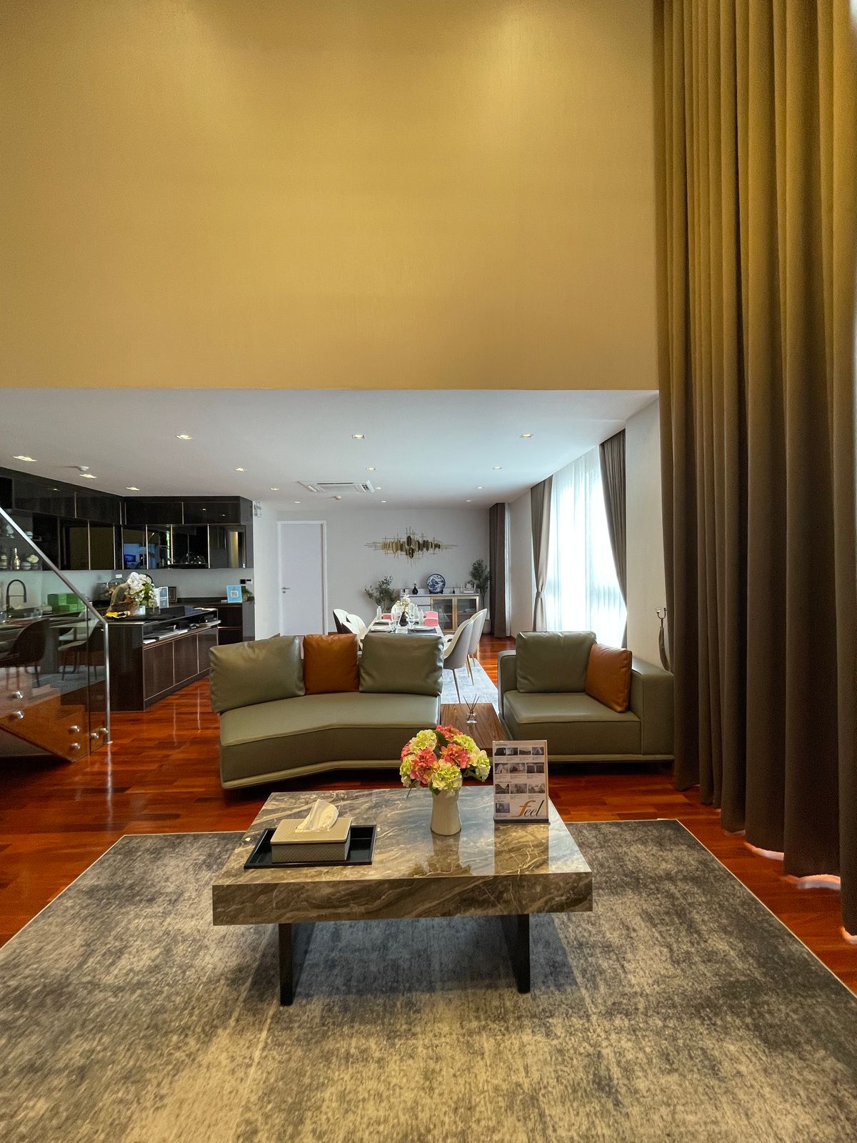 ขายบ้านอารีย์ อนุสาวรีย์ : ขายบ้านสุดหรู 7 ชั้น พร้อมสระว่ายน้ำส่วนตัวในพหลโยธิน 11, เย็นสบายดี เรสซิเดนซ์ 8 ห้องนอน 11 ห้องน้ำ 7 ที่จอดรถ ตั้งอยู่ในซอยอารีย์ ซึ่งเป็นย่านที่มีชีวิตชีวาที่ขึ้นชื่อด้านแหล่งธุรกิจ ใกล้ BTS อารีย์ และทางด่วน