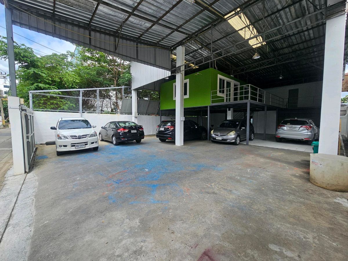 For RentWarehouseChokchai 4, Ladprao 71, Ladprao 48, : 2 -storey multi -purpose business area for rent 288 sq.m., near Lat Phrao 71 BTS, office, warehouse, PET Shop, Work Shop