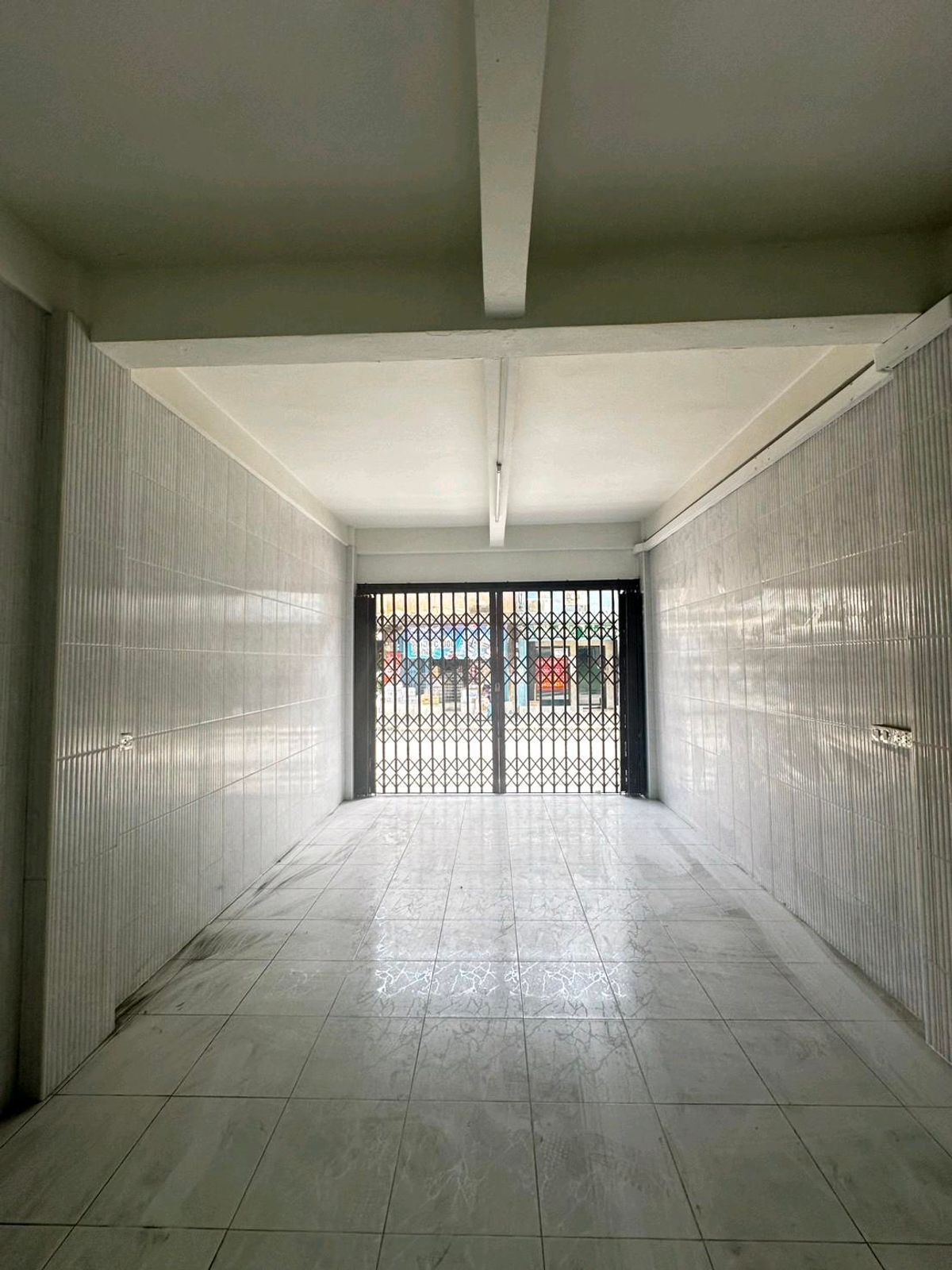 ให้เช่าอาคารพาณิชย์พระราม 3 สาธุประดิษฐ์ : เช่าบ้าน เช่าตึกแถว เช่าอาคารพาณิชย์ ทำเลยดี ติดถนน ตรงข้ามห้างกรีนเพลส ถนนวัดไผ่เงิน สาทร