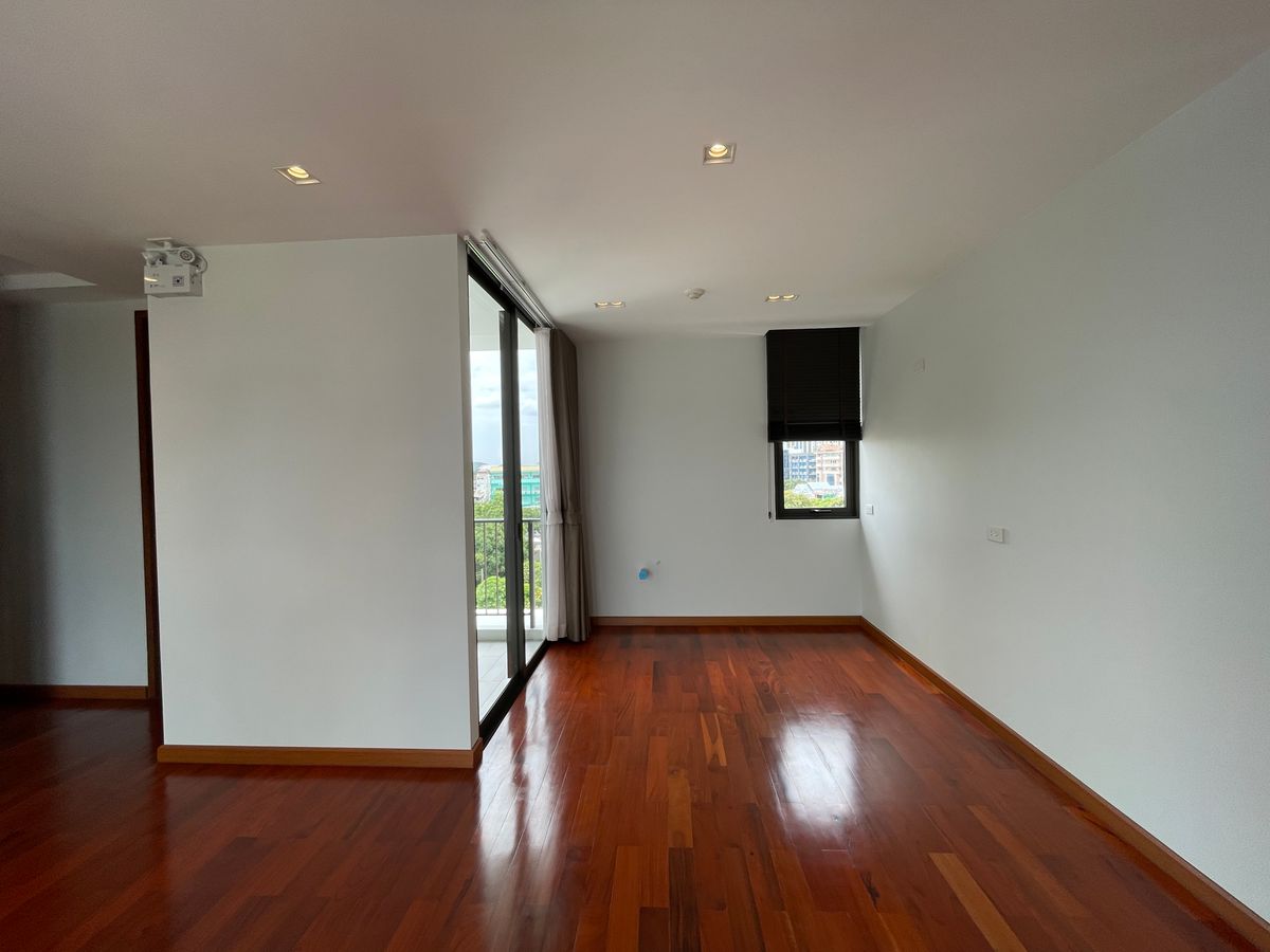 ขายบ้านอารีย์ อนุสาวรีย์ : ขายบ้านสุดหรู 7 ชั้น พร้อมสระว่ายน้ำส่วนตัวในพหลโยธิน 11, เย็นสบายดี เรสซิเดนซ์ 8 ห้องนอน 11 ห้องน้ำ 7 ที่จอดรถ ตั้งอยู่ในซอยอารีย์ ซึ่งเป็นย่านที่มีชีวิตชีวาที่ขึ้นชื่อด้านแหล่งธุรกิจ ใกล้ BTS อารีย์ และทางด่วน