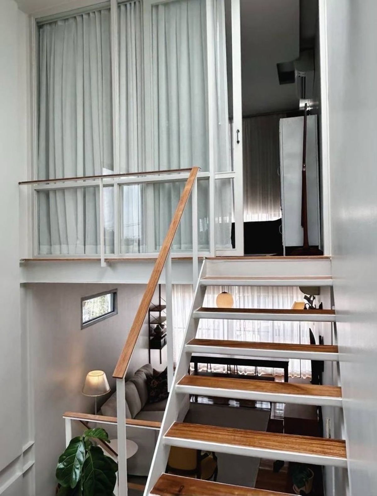 ขายทาวน์โฮมอารีย์ อนุสาวรีย์ : 📢👇ทาวน์เฮ้าส์ กลางเมือง ผสมผสานอย่างลงตัวระหว่างความมินิมอลและมีเสน่ห์ ตอบโจทย์ไลฟ์สไตล์คนเมืองรุ่นใหม่ รายล้อมด้วย ร้านอาหาร ร้านคาเฟ่ที่มีชื่อเสียงมากมาย เดินทางสะดวก เข้าออกได้หลายเส้นทาง 