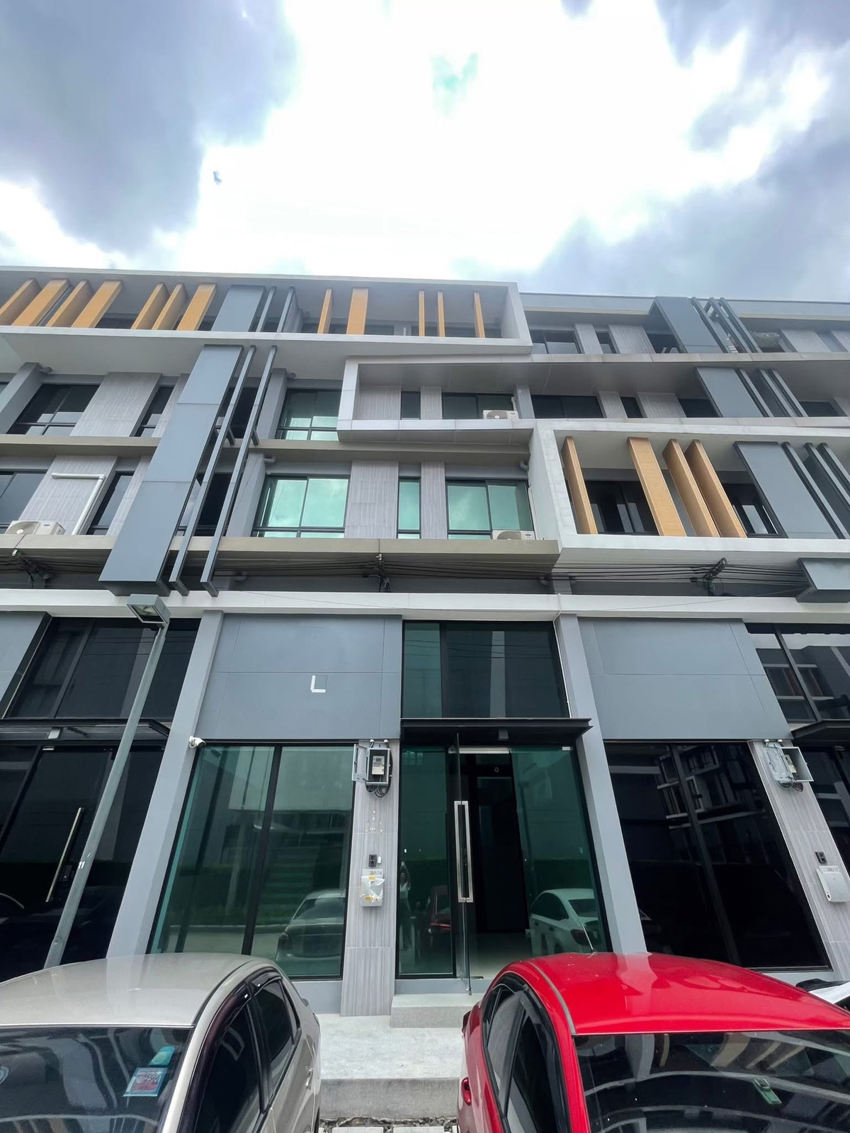 ขายทาวน์โฮมเกษตร นวมินทร์ ลาดปลาเค้า : 🔥 ด่วนที่สุด! โอกาสสุดท้าย โฮมออฟฟิศ Nirvana@Work ลาดพร้าว–เกษตรนวมินทร์ ขายถูกกว่าราคาตลาดเกือบครึ่ง! ช้าหมดอดแน่นอน! ตึกข้างๆ เพิ่งปิดดีลขายไปในราคากว่า 19.xx ล้าน! เหลือเพียงตึกนี้ตึกเดียวที่เจ้าของยังตัดใจขายราคาเดิม 11.5 ล้านบาท (ก่อนจะปรับราคาขึ้น