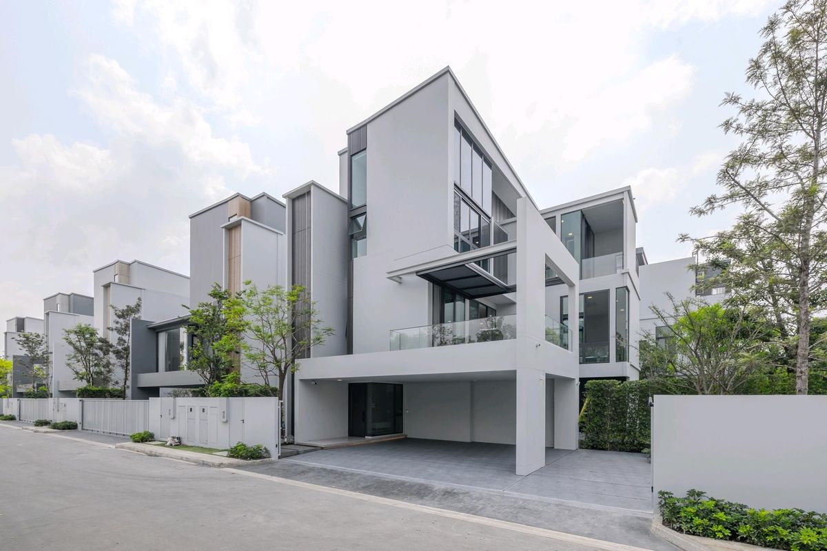 ให้เช่าบ้านพัฒนาการ ศรีนครินทร์ : Vive Krungthep Kreetha | ให้เช่าบ้านเดี่ยว 4 นอน 5น้ำ หลังมุม ตกแต่งสไตล์ Modern Classic พร้อมอยู่
ทำเลคุณภาพ กรุงเทพกรีฑา ใกล้โรงเรียนนานาชาติ Brighton, Wellington 