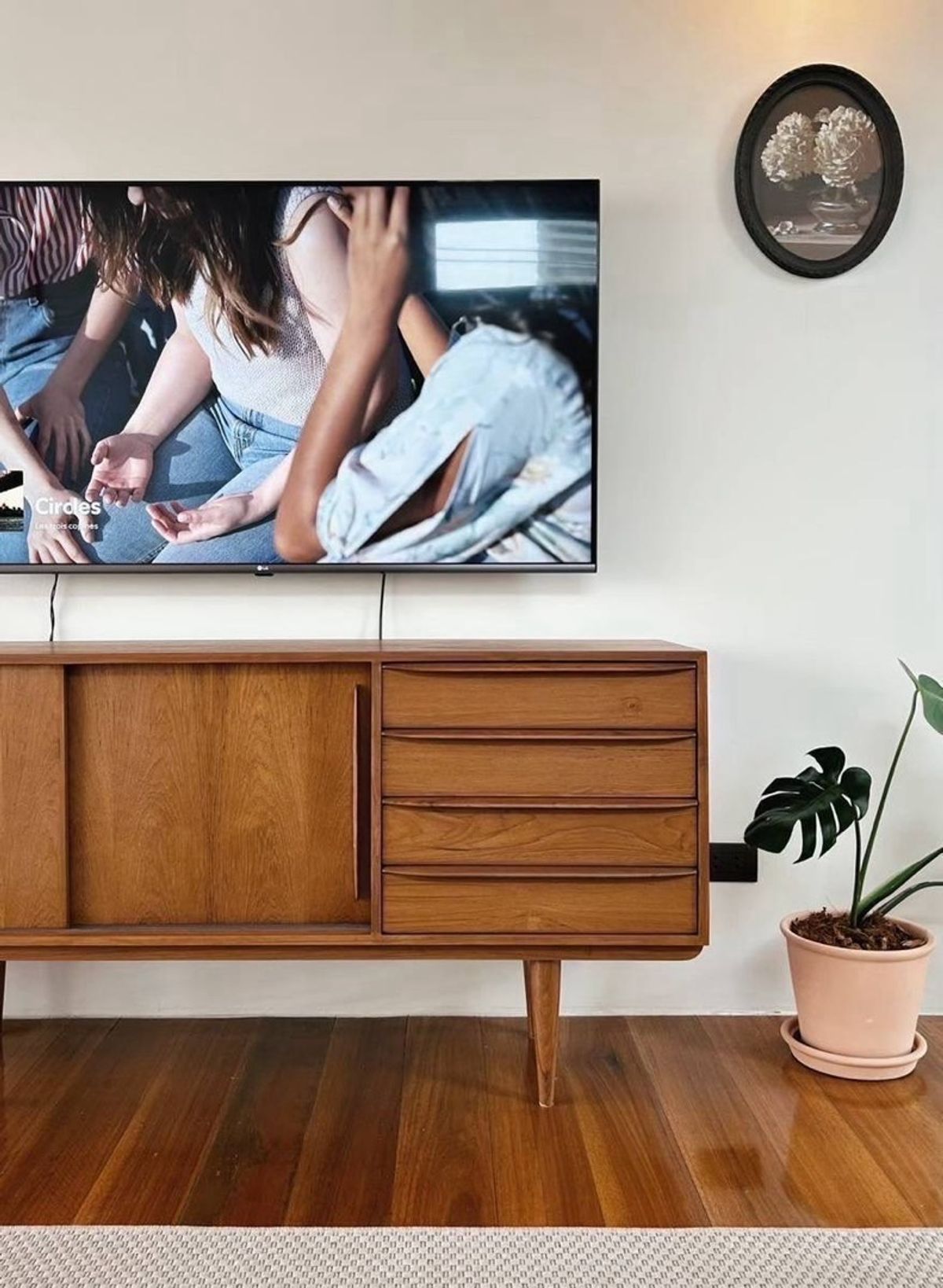 ขายทาวน์โฮมอารีย์ อนุสาวรีย์ : 📢👇ทาวน์เฮ้าส์ กลางเมือง ผสมผสานอย่างลงตัวระหว่างความมินิมอลและมีเสน่ห์ ตอบโจทย์ไลฟ์สไตล์คนเมืองรุ่นใหม่ รายล้อมด้วย ร้านอาหาร ร้านคาเฟ่ที่มีชื่อเสียงมากมาย เดินทางสะดวก เข้าออกได้หลายเส้นทาง 