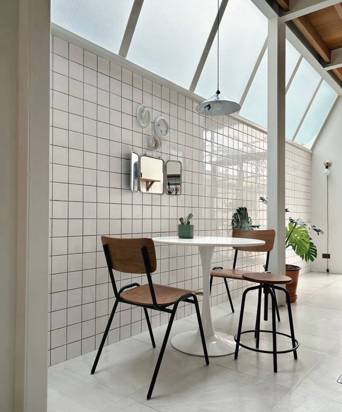 ขายทาวน์โฮมอารีย์ อนุสาวรีย์ : 📢👇ทาวน์เฮ้าส์ กลางเมือง ผสมผสานอย่างลงตัวระหว่างความมินิมอลและมีเสน่ห์ ตอบโจทย์ไลฟ์สไตล์คนเมืองรุ่นใหม่ รายล้อมด้วย ร้านอาหาร ร้านคาเฟ่ที่มีชื่อเสียงมากมาย เดินทางสะดวก เข้าออกได้หลายเส้นทาง 