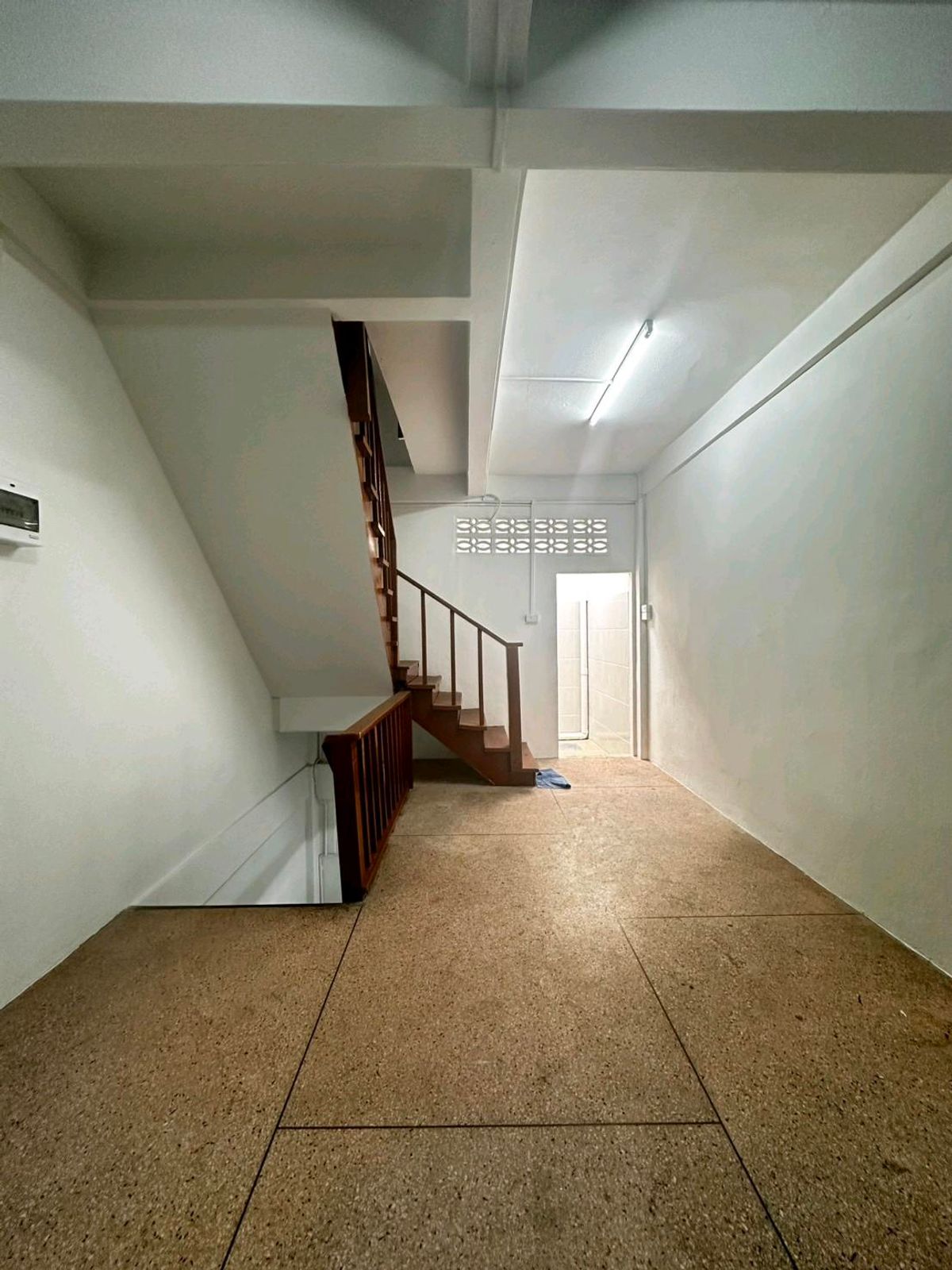 ให้เช่าอาคารพาณิชย์พระราม 3 สาธุประดิษฐ์ : เช่าบ้าน เช่าตึกแถว เช่าอาคารพาณิชย์ ทำเลยดี ติดถนน ตรงข้ามห้างกรีนเพลส ถนนวัดไผ่เงิน สาทร