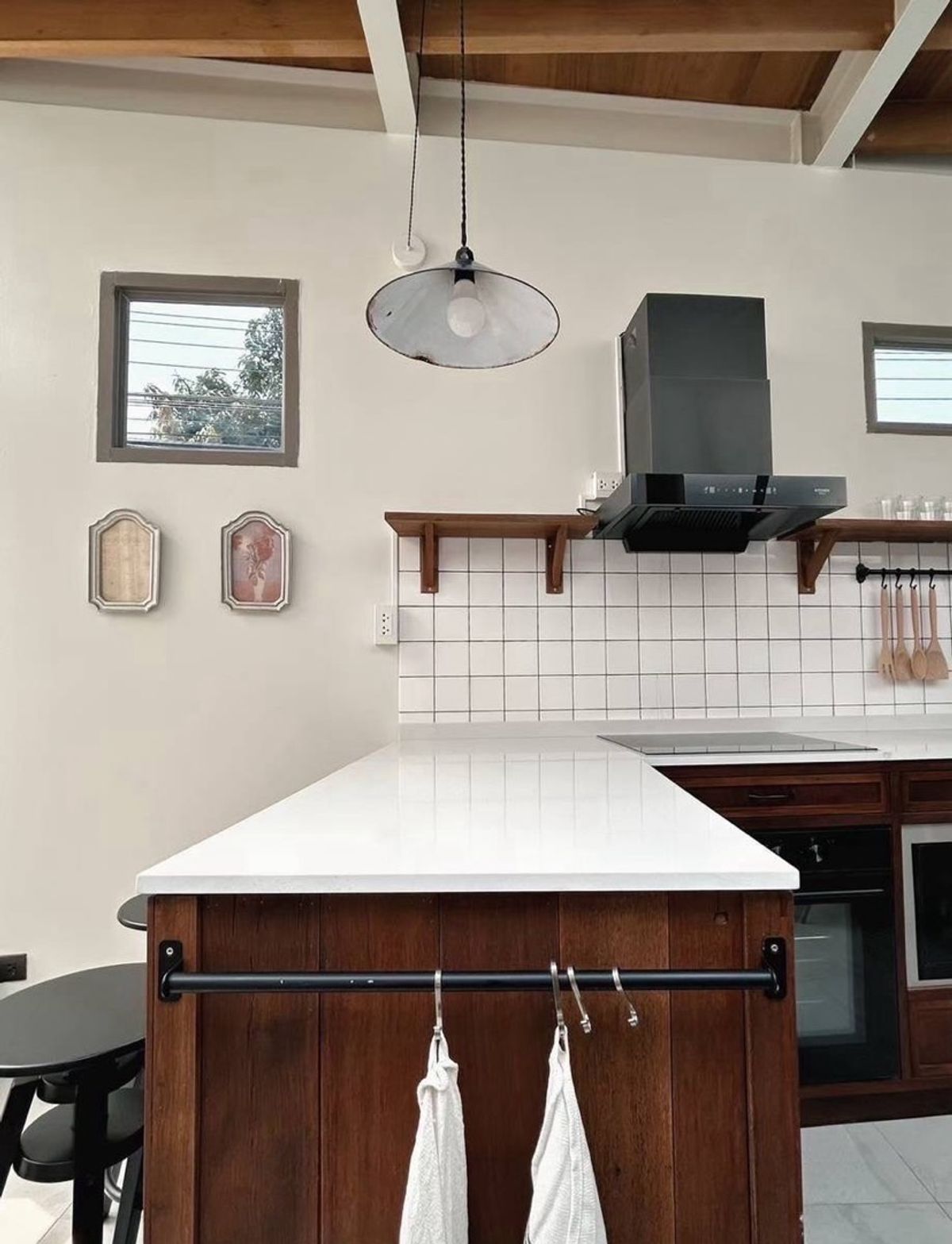 ขายทาวน์โฮมอารีย์ อนุสาวรีย์ : 📢👇ทาวน์เฮ้าส์ กลางเมือง ผสมผสานอย่างลงตัวระหว่างความมินิมอลและมีเสน่ห์ ตอบโจทย์ไลฟ์สไตล์คนเมืองรุ่นใหม่ รายล้อมด้วย ร้านอาหาร ร้านคาเฟ่ที่มีชื่อเสียงมากมาย เดินทางสะดวก เข้าออกได้หลายเส้นทาง 